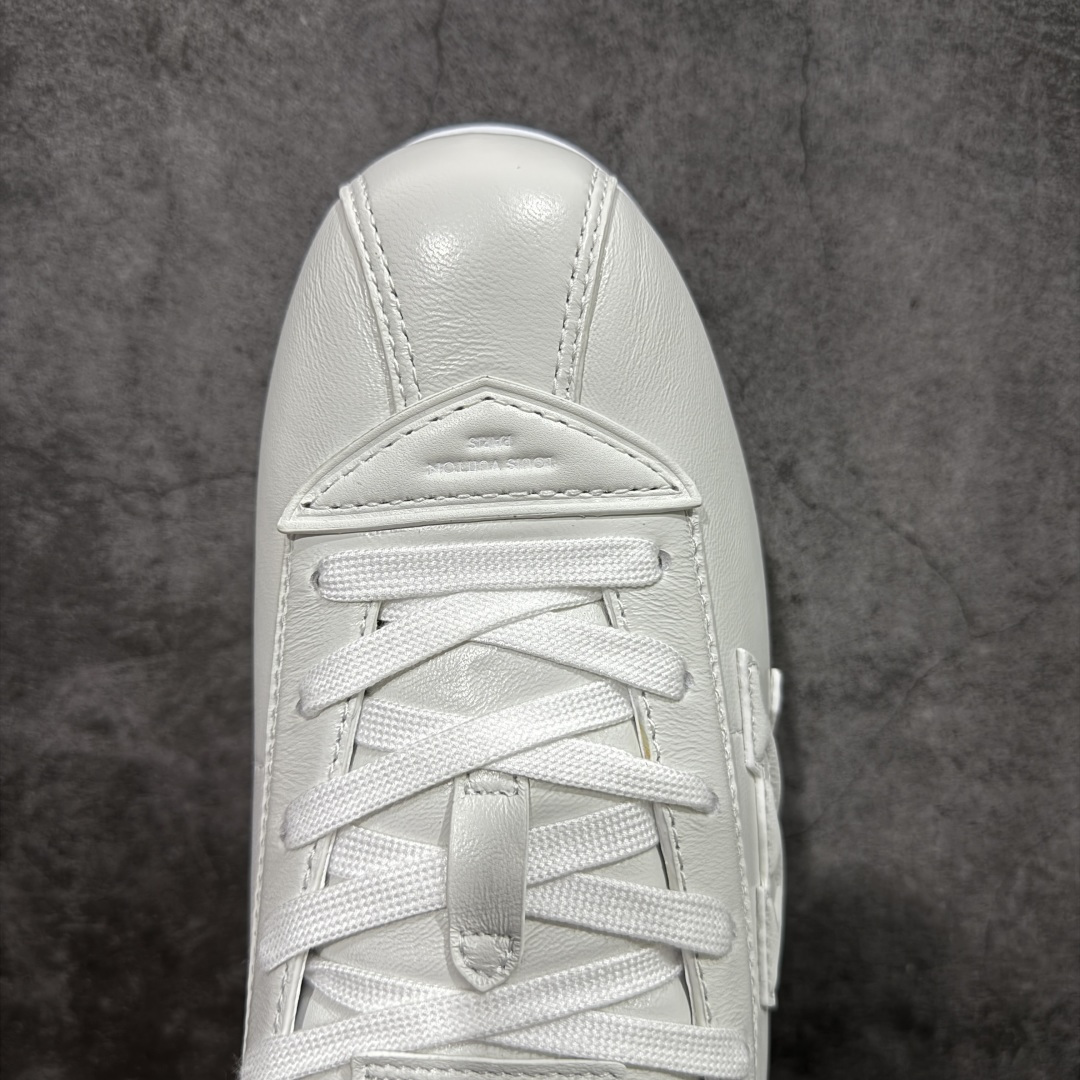 图片[5]-【纯原S版】莞产顶级LOUIS VUITTON × NIGO 联名款 Buttersoft FW25 牛皮革压纹 系带圆头 低帮系带圆头运动鞋 LV × Nigo 联名 FW25 最新 Buttersoft 系列 菲董操刀设计，阿甘鞋轮廓融合面包鞋风格 鞋型饱满但比例克制，上脚呈现慵懒高级感 厚鞋舌＋宽鞋带结构 鞋面采用头层牛皮＋羊皮革压纹 皮质细腻，纹理自然，耐看耐穿 鞋底为原版开模防滑 TPU 大底 全系列暴力拆借 原版开发 结构、比例与用料统一度高 尺码：36 37 38 39 40 41 42 43 44 45-选品中心