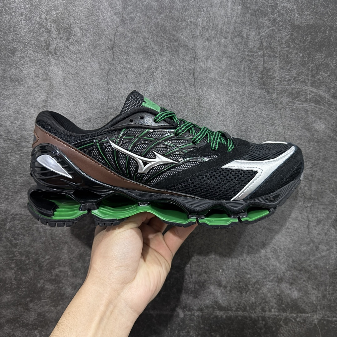 【纯原版】Mizuno 美津侬 WAVE PROPHECY 14S 复古时尚休闲舒适运动跑步鞋 美津浓WAVE机械缓震 可以说是机械缓震跑鞋科技的翘楚有着非凡的适应性,有着充分而持久的缓震能力和轻量化设计,是一双可以陪伴我们日常训练甚至是半马比赛的跑鞋,无论是“跑步初哥”还是“精英老鸟”,只要不是比较夸张的大体重人群,都可以穿着WAVE RIDER 来跑步。如果你不知道跑步穿什么鞋,不知道给别人推荐什么鞋,那么选“美津浓 ” 尺码:36-45-选品中心