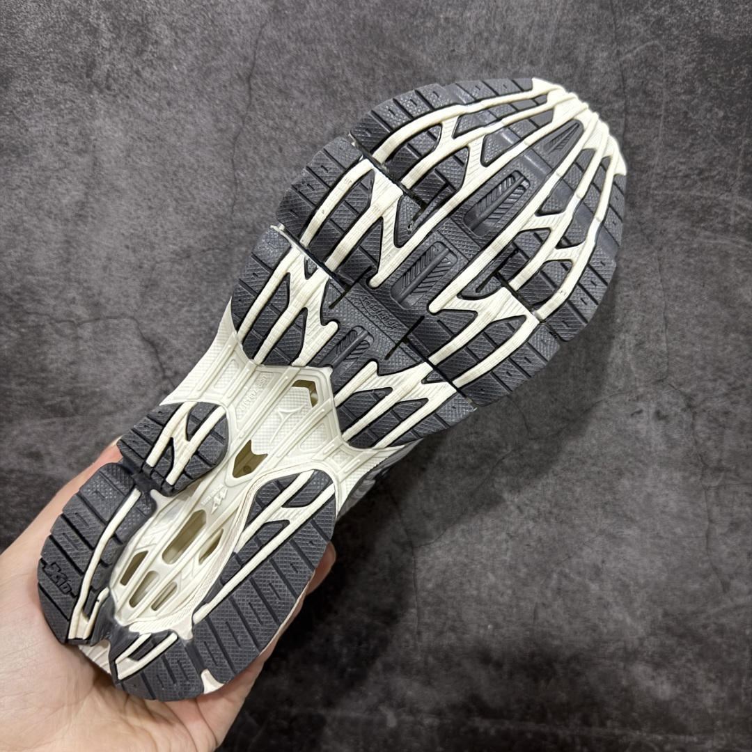 图片[9]-【纯原版】Mizuno 美津侬 WAVE PROPHECY 14S 复古时尚休闲舒适运动跑步鞋 美津浓WAVE机械缓震 可以说是机械缓震跑鞋科技的翘楚有着非凡的适应性，有着充分而持久的缓震能力和轻量化设计，是一双可以陪伴我们日常训练甚至是半马比赛的跑鞋，无论是“跑步初哥”还是“精英老鸟”，只要不是比较夸张的大体重人群，都可以穿着WAVE RIDER 来跑步。如果你不知道跑步穿什么鞋，不知道给别人推荐什么鞋，那么选“美津浓 ” 尺码：36-45-选品中心