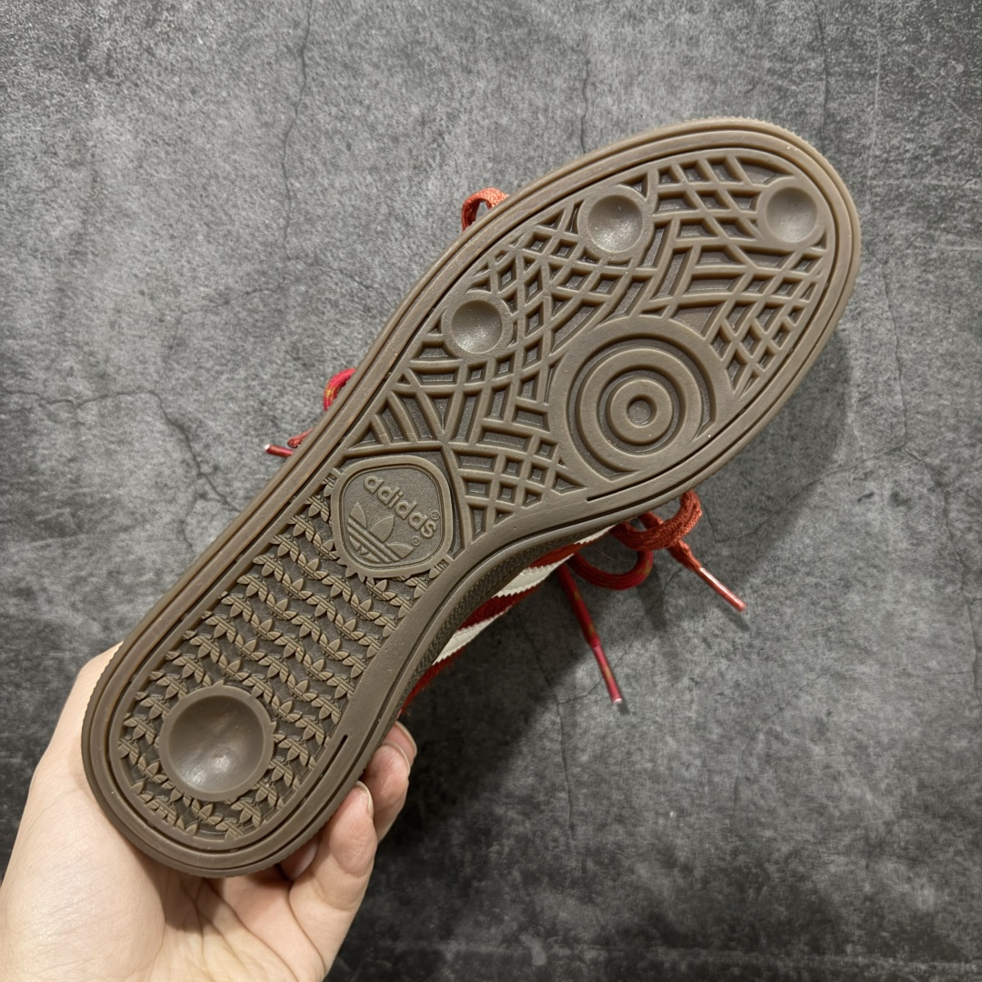 图片[9]-【渠道纯原版】Adidas Handball Spezial 阿迪达斯经典款牛皮复古休闲板鞋 马毛马年限定 红白 KJ6299 市场最高还原版本 完美细节对比原版 原厂原档案开发出品 皮料切割干净无任何毛边 鞋型细节完美 超高清洁度 市场最高版本 尺码：35.5 36 36.5 37 38 38.5 39 40 40.5 41 42 42.5 43 44 44.5 45-选品中心