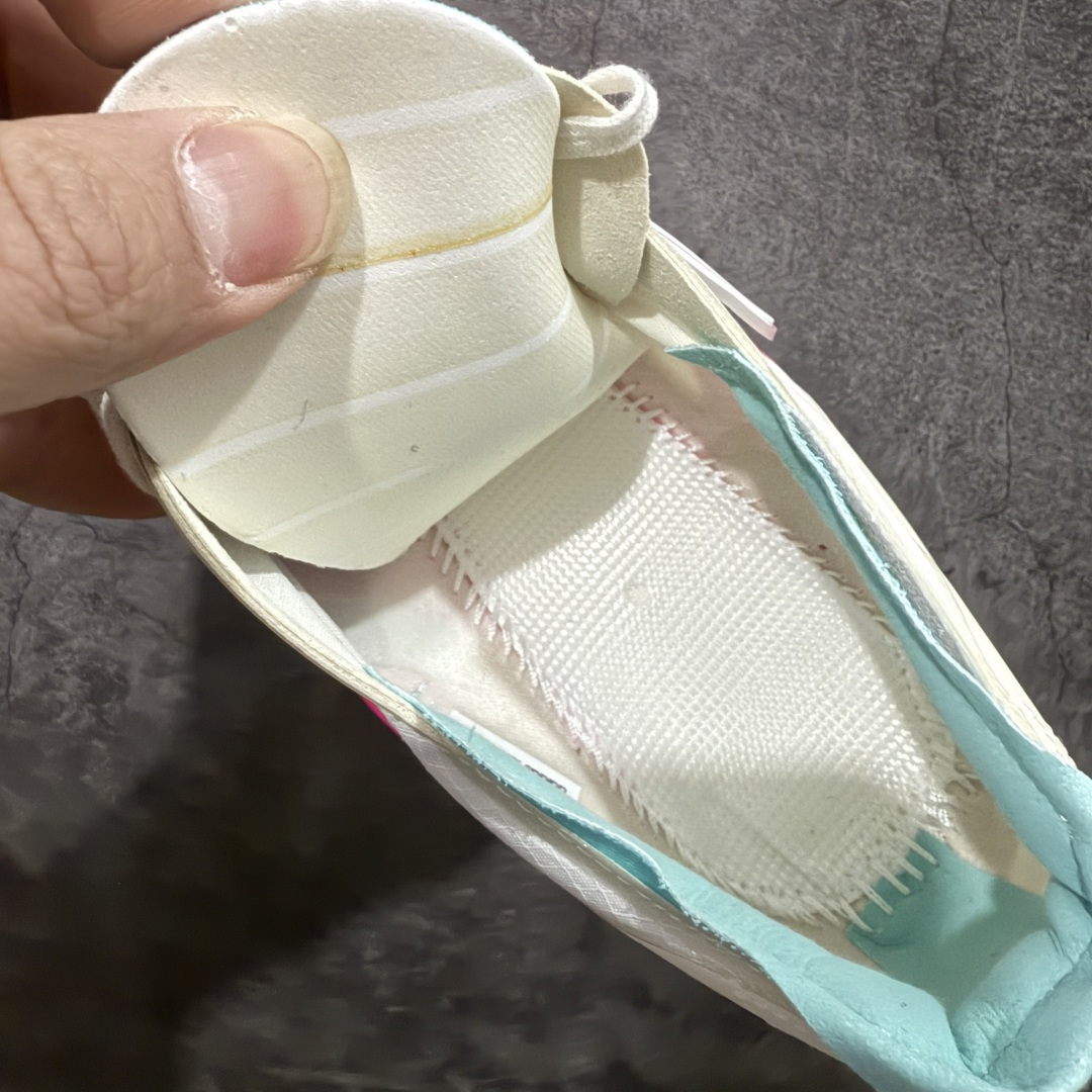 图片[8]-【NO.1纯原】Adidas Adizero Adios Pro 4 M竞训跑步鞋 马拉松北京限定 KJ3873 市场独一档品质 区别所有版本 原鞋购入开发数月 原材料 原档案打造 细节版型一比一 独立双层组合底私模. 搭配ENERGYRODS 2.0真碳柱，每一步都动力满满 鞋面用的是Lightlock技术，轻透又贴合，就像给脚定制的一样。 中底是全掌Lightstrike Pro泡棉，软弹感超绝 真正一比一还原真实脚感💪🏻 尺码：36 36.5 37 38 38.5 39 40 40.5 41 42 42.5 43 44 44.5 45 46-选品中心