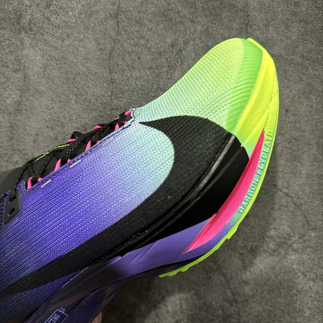 图片[6]-【碳科技纯原】耐克Nike ZoomX Streakfly 2 疾驰者2代系列低帮竞速轻质缓震透气休闲运动跑步鞋“ 市场顶级版本 跑鞋第一梯队 专业跑鞋‼️ 原标原盒 全掌真碳版 真Zoom X气垫 超薄针织鞋面 柔软缓震，nike Streakfly 2是一款专为短距离竞速设计的高性能跑鞋。日常穿着也是非常舒适，单只42码仅重126克，比前代减轻40克，接近田径钉鞋的轻盈感，适合追求速度的跑者。搭载全掌Flyplate碳纤维板，提供强劲推进力，配合ZoomX泡棉中底，能量回馈出色，滚动感顺滑。外底采用轻薄橡胶材质，抓地力出色，湿滑路面也能稳定发挥。工程精制网眼鞋面，透气性极佳，贴合脚部轮廓，减少闷热感。ZoomX泡棉中底兼顾缓震与回弹，适合短距离快速奔跑。Nike Streakfly 2是为追求速度的精英跑者或短距离竞速爱好者设计的高性能跑鞋，其轻盈、响应迅速的特点使其成为短距离比赛和训练的理想选择 货号： IO9567-400 尺码： 36 36.5 37.5 38 38.5 39 40 40.5 41 42 42.5 43 44 45 46-选品中心