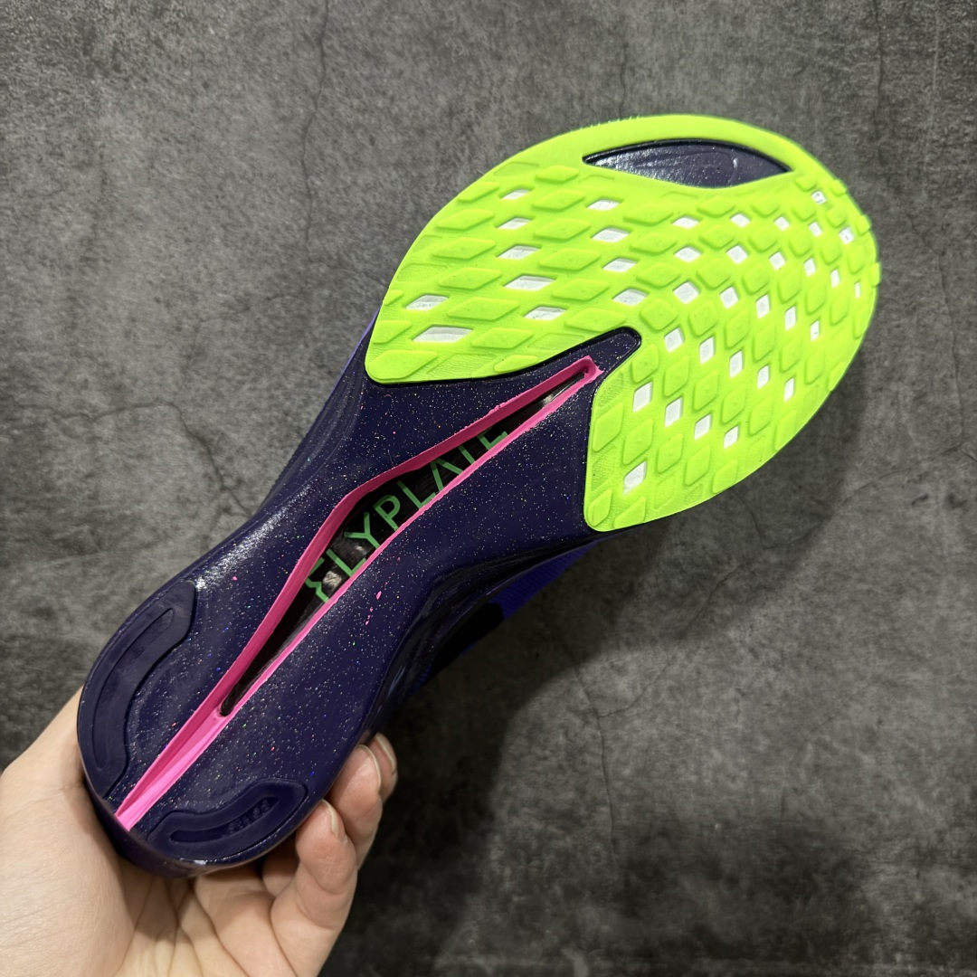 图片[9]-【碳科技纯原】耐克Nike ZoomX Streakfly 2 疾驰者2代系列低帮竞速轻质缓震透气休闲运动跑步鞋“ 市场顶级版本 跑鞋第一梯队 专业跑鞋‼️ 原标原盒 全掌真碳版 真Zoom X气垫 超薄针织鞋面 柔软缓震，nike Streakfly 2是一款专为短距离竞速设计的高性能跑鞋。日常穿着也是非常舒适，单只42码仅重126克，比前代减轻40克，接近田径钉鞋的轻盈感，适合追求速度的跑者。搭载全掌Flyplate碳纤维板，提供强劲推进力，配合ZoomX泡棉中底，能量回馈出色，滚动感顺滑。外底采用轻薄橡胶材质，抓地力出色，湿滑路面也能稳定发挥。工程精制网眼鞋面，透气性极佳，贴合脚部轮廓，减少闷热感。ZoomX泡棉中底兼顾缓震与回弹，适合短距离快速奔跑。Nike Streakfly 2是为追求速度的精英跑者或短距离竞速爱好者设计的高性能跑鞋，其轻盈、响应迅速的特点使其成为短距离比赛和训练的理想选择 货号： IO9567-400 尺码： 36 36.5 37.5 38 38.5 39 40 40.5 41 42 42.5 43 44 45 46-选品中心