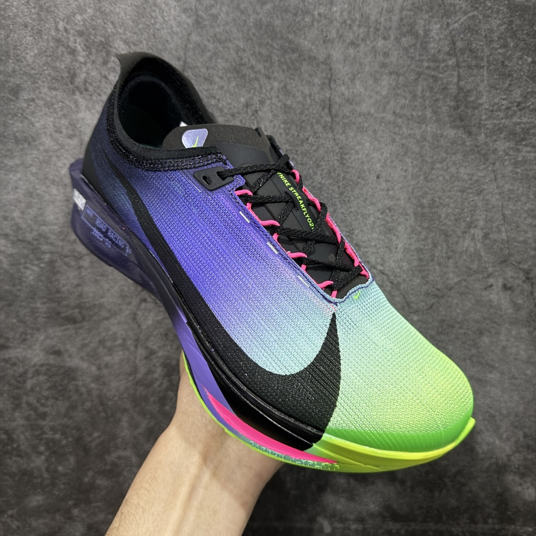 图片[3]-【碳科技纯原】耐克Nike ZoomX Streakfly 2 疾驰者2代系列低帮竞速轻质缓震透气休闲运动跑步鞋“ 市场顶级版本 跑鞋第一梯队 专业跑鞋‼️ 原标原盒 全掌真碳版 真Zoom X气垫 超薄针织鞋面 柔软缓震，nike Streakfly 2是一款专为短距离竞速设计的高性能跑鞋。日常穿着也是非常舒适，单只42码仅重126克，比前代减轻40克，接近田径钉鞋的轻盈感，适合追求速度的跑者。搭载全掌Flyplate碳纤维板，提供强劲推进力，配合ZoomX泡棉中底，能量回馈出色，滚动感顺滑。外底采用轻薄橡胶材质，抓地力出色，湿滑路面也能稳定发挥。工程精制网眼鞋面，透气性极佳，贴合脚部轮廓，减少闷热感。ZoomX泡棉中底兼顾缓震与回弹，适合短距离快速奔跑。Nike Streakfly 2是为追求速度的精英跑者或短距离竞速爱好者设计的高性能跑鞋，其轻盈、响应迅速的特点使其成为短距离比赛和训练的理想选择 货号： IO9567-400 尺码： 36 36.5 37.5 38 38.5 39 40 40.5 41 42 42.5 43 44 45 46-选品中心