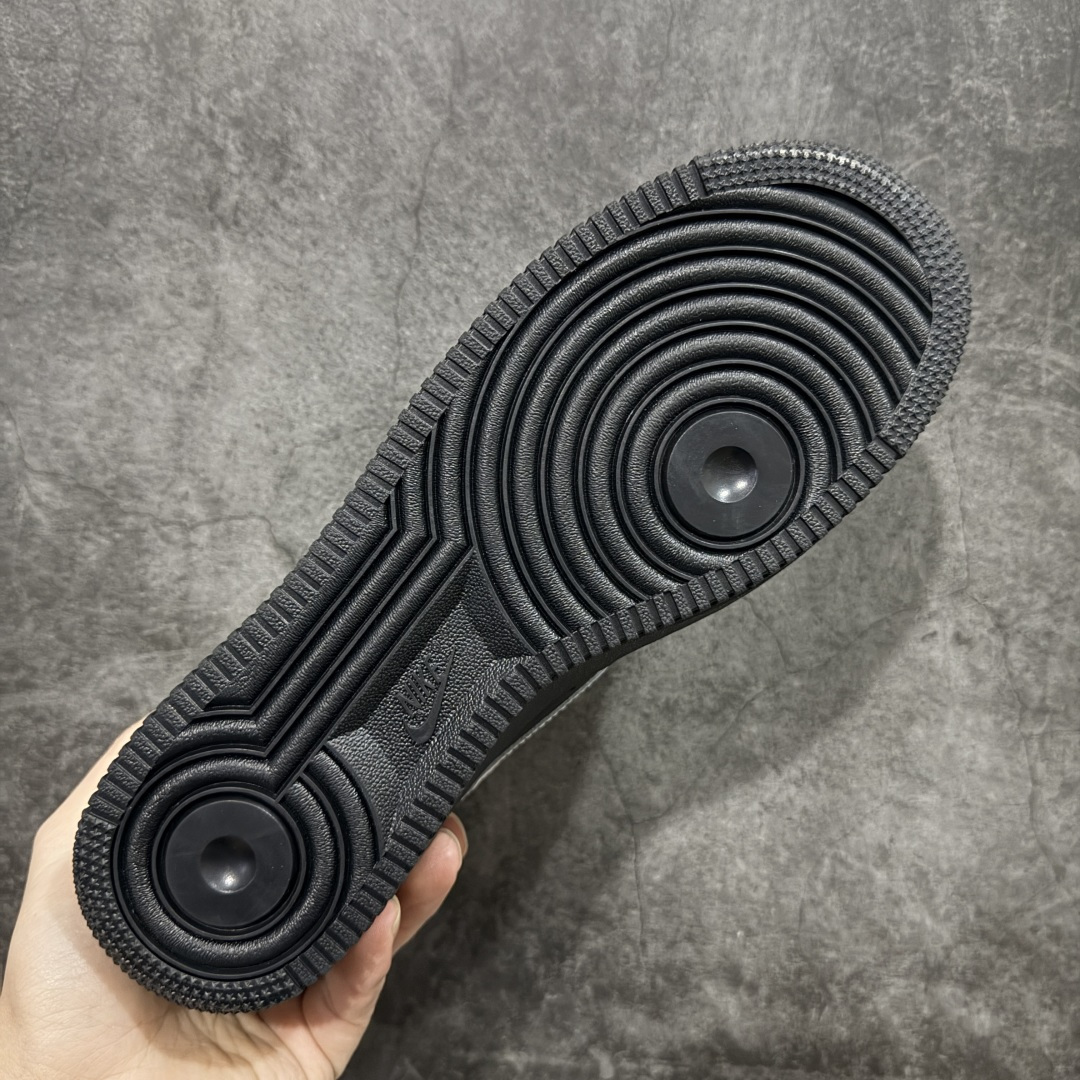 图片[9]-【Mok纯原】Air Force 1 Low AF1空军黑白低帮权志龙 FZ0627-010 全市场第一梯队品质 原厂皮料 完美鞋型 钩子裁边清洁度无敌！ 针车走线图片放大看相当整齐，鞋带口冲孔与鞋头冲孔非常圆润干净 无任何毛边，正确做旧鞋带金属铁片，中底走线 鞋垫刷胶 大底含气垫都是基本操作！目前你能找到的最优的一个版本没有之一， 尺码：36-46-选品中心