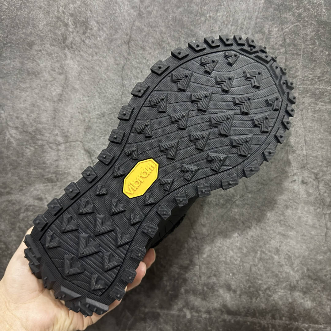 图片[9]-【纯原M版】可隆KOLON SPORT LITCAMP MEGA 时尚舒适 低帮 户外防水功能鞋 男女同款 防水支撑轻便回弹 低帮徒步鞋 纯原大厂出品 纯原版本👏 脚感软到像踩云朵☁️—鞋面柔软贴合脚型 走石子路也不硌脚 防滑V黄金大底纹路深似锯齿，泥地、陡坡都稳稳拿捏 下雨天也不怕打滑 黑色耐脏又百搭 日常穿去上班是低调质感 进山徒步是可靠装备，从城市到山野，一双鞋承包所有 “出走计划” 尺码：36-46-选品中心