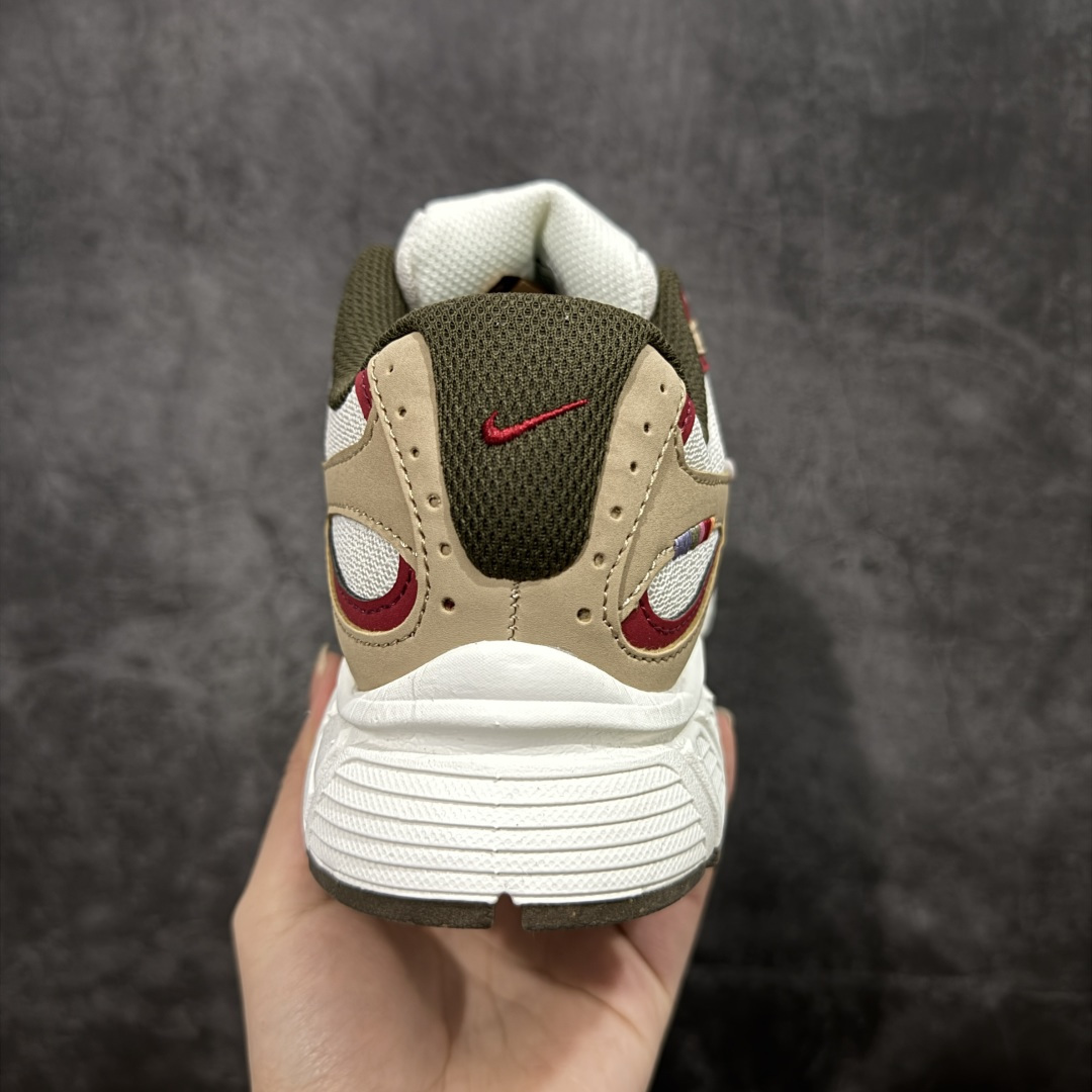 图片[4]-【公司级】NK V5 RNR 舒适百搭跑步鞋 马年限定 融合了复古与现代设计元素，轻量化设计，鞋面采用透气网眼材料，搭配轻质泡沫中底，缓震舒适，适合日常通勤或轻量级徒步，可以满足日常穿搭的同时，还兼容户外徒步功能 货号：IQ1151-001 尺码：36-45-选品中心