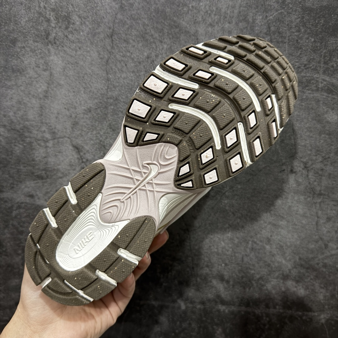 图片[9]-【公司级】NK V5 RNR 舒适百搭跑步鞋 马年限定 融合了复古与现代设计元素，轻量化设计，鞋面采用透气网眼材料，搭配轻质泡沫中底，缓震舒适，适合日常通勤或轻量级徒步，可以满足日常穿搭的同时，还兼容户外徒步功能 货号：IQ1151-001 尺码：36-45-选品中心