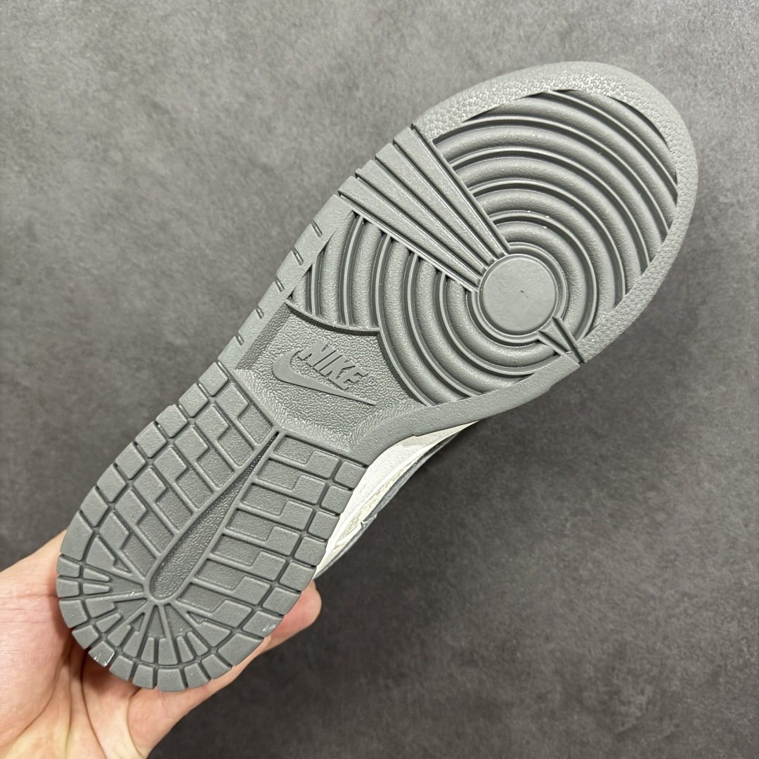 图片[9]-【定制版】Nike Dunk Low Retro LV联名 周年高端定制 低帮休闲板鞋 #定制鞋盒 大厂纯原品质出货 超高清洁度 皮料切割干净无任何毛边 细节完美 货号：KG6699-F23 尺码：36 36.5 37.5 38 38.5 39 40 40.5 41 42 42.5 43 44 44.5 45-选品中心