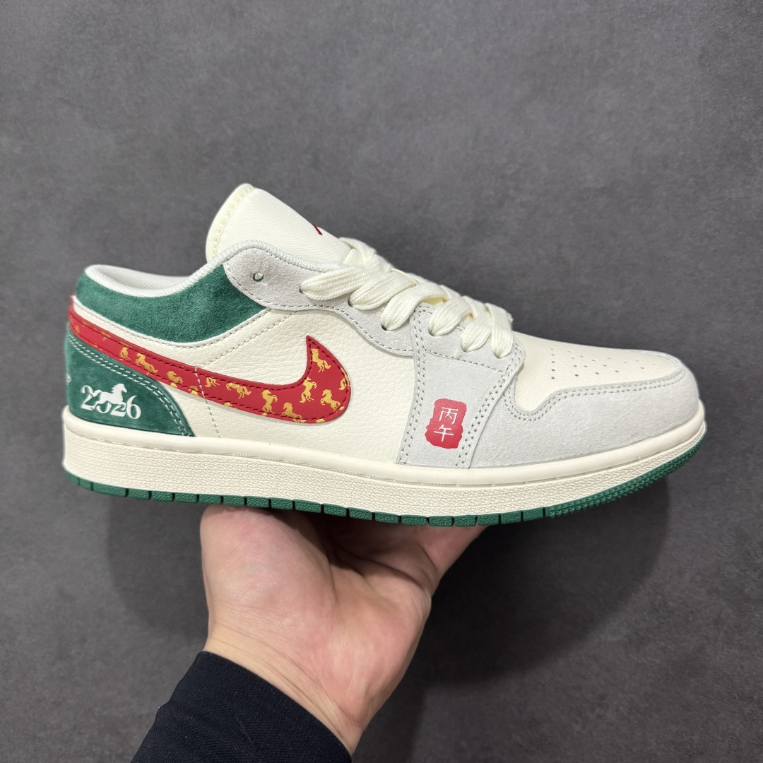 【定制版】Air Jordan 1 Low AJ1 乔1 马年限定2026高端定制 低帮复古篮球鞋 #定制皮料 原厂3D打印 定制鞋盒 原楦原纸板 纯正空军版型 内置全掌气垫 货号:LX1988-823 尺码:36 36.5 37.5 38 38.5 39 40 40.5 41 42 42.5 43 44 44.5 45-选品中心