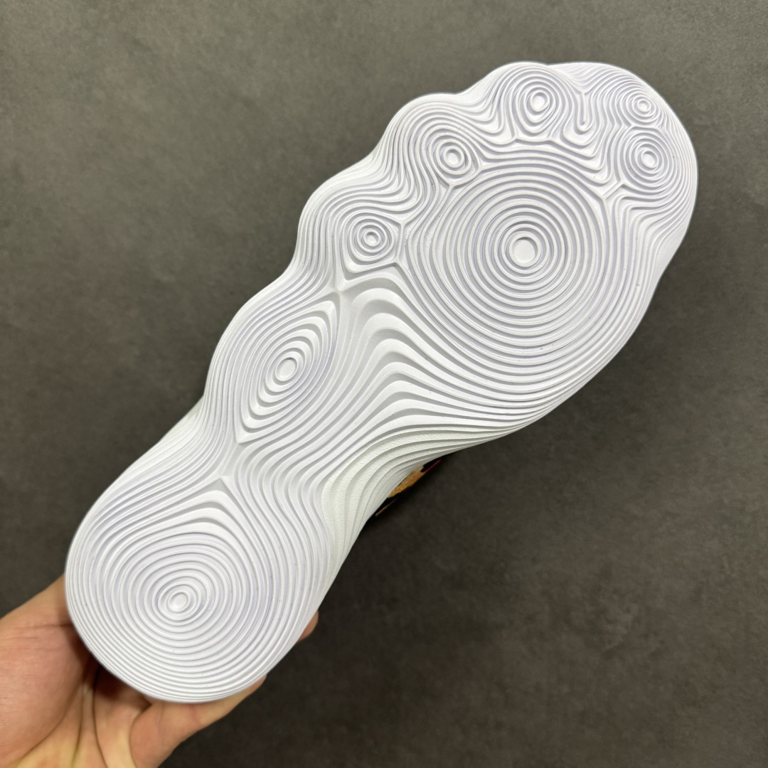 图片[9]-【定制版】Nike React Hyperdunk 2017 Low EP 马年限定 低帮实战篮球鞋 Nike Hyperdunk 2017， 鞋子按鞋面材质共分为编织FK版本和工程网面版本两个版本，编织版本的外观更具前卫感，鞋面采用了更加结实耐用的Flyknit打造，在最容易受到冲击的鞋头部分选用了TPU线材，保证支撑性，鞋身的脚踝处并没有延续上代的袜套设计，而是采用了独特的开窗式鞋领设计，不仅方便穿脱还增加了脚踝的灵活性；工程网面版本的Mesh材质鞋面舒适透气，霸气的大swoosh再度回归鞋面，不过取消了惯用的飞线科技；在缓震方面，使用了全新的React泡棉缓震技术，脚感更加全 面柔和 货号：897637-010 尺码：38 38.5 39 40 40.5 41 42 42.5 43 44 45 46-选品中心