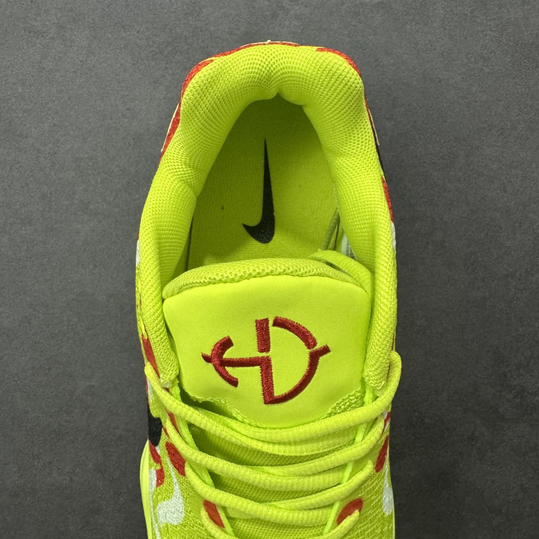 图片[7]-【定制版】Nike React Hyperdunk 2017 Low EP 马年限定 低帮实战篮球鞋 Nike Hyperdunk 2017， 鞋子按鞋面材质共分为编织FK版本和工程网面版本两个版本，编织版本的外观更具前卫感，鞋面采用了更加结实耐用的Flyknit打造，在最容易受到冲击的鞋头部分选用了TPU线材，保证支撑性，鞋身的脚踝处并没有延续上代的袜套设计，而是采用了独特的开窗式鞋领设计，不仅方便穿脱还增加了脚踝的灵活性；工程网面版本的Mesh材质鞋面舒适透气，霸气的大swoosh再度回归鞋面，不过取消了惯用的飞线科技；在缓震方面，使用了全新的React泡棉缓震技术，脚感更加全 面柔和 货号：897637-008 尺码：38 38.5 39 40 40.5 41 42 42.5 43 44 45 46-选品中心