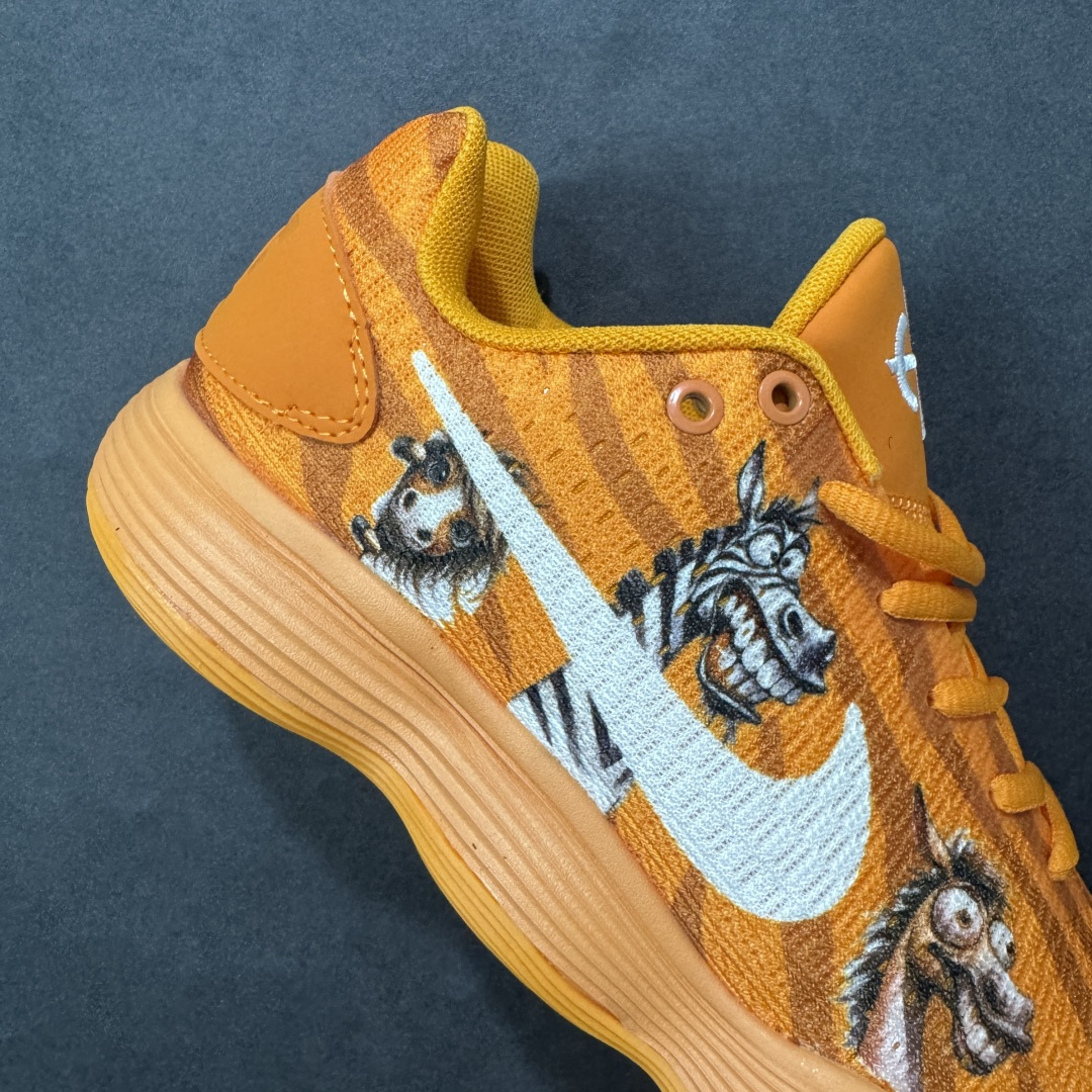 图片[6]-【定制版】Nike React Hyperdunk 2017 Low EP 马年限定 低帮实战篮球鞋 Nike Hyperdunk 2017， 鞋子按鞋面材质共分为编织FK版本和工程网面版本两个版本，编织版本的外观更具前卫感，鞋面采用了更加结实耐用的Flyknit打造，在最容易受到冲击的鞋头部分选用了TPU线材，保证支撑性，鞋身的脚踝处并没有延续上代的袜套设计，而是采用了独特的开窗式鞋领设计，不仅方便穿脱还增加了脚踝的灵活性；工程网面版本的Mesh材质鞋面舒适透气，霸气的大swoosh再度回归鞋面，不过取消了惯用的飞线科技；在缓震方面，使用了全新的React泡棉缓震技术，脚感更加全 面柔和 货号：897637-009 尺码：38 38.5 39 40 40.5 41 42 42.5 43 44 45 46-选品中心