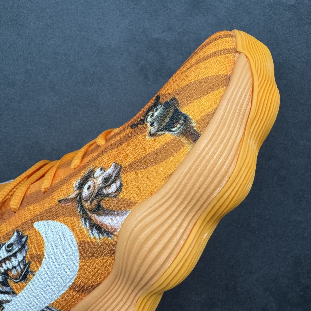 图片[5]-【定制版】Nike React Hyperdunk 2017 Low EP 马年限定 低帮实战篮球鞋 Nike Hyperdunk 2017， 鞋子按鞋面材质共分为编织FK版本和工程网面版本两个版本，编织版本的外观更具前卫感，鞋面采用了更加结实耐用的Flyknit打造，在最容易受到冲击的鞋头部分选用了TPU线材，保证支撑性，鞋身的脚踝处并没有延续上代的袜套设计，而是采用了独特的开窗式鞋领设计，不仅方便穿脱还增加了脚踝的灵活性；工程网面版本的Mesh材质鞋面舒适透气，霸气的大swoosh再度回归鞋面，不过取消了惯用的飞线科技；在缓震方面，使用了全新的React泡棉缓震技术，脚感更加全 面柔和 货号：897637-009 尺码：38 38.5 39 40 40.5 41 42 42.5 43 44 45 46-选品中心