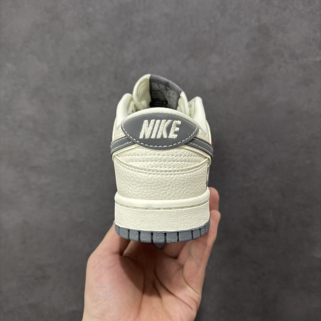 图片[4]-【定制版】Nike SB Dunk Low 暴力熊联名 白灰双钩 高端定制 低帮休闲板鞋 #定制鞋盒 大厂纯原品质出货 超高清洁度 皮料切割干净无任何毛边 细节完美 货号：TX1688-006 尺码：36 36.5 37.5 38 38.5 39 40 40.5 41 42 42.5 43 44 44.5 45-选品中心