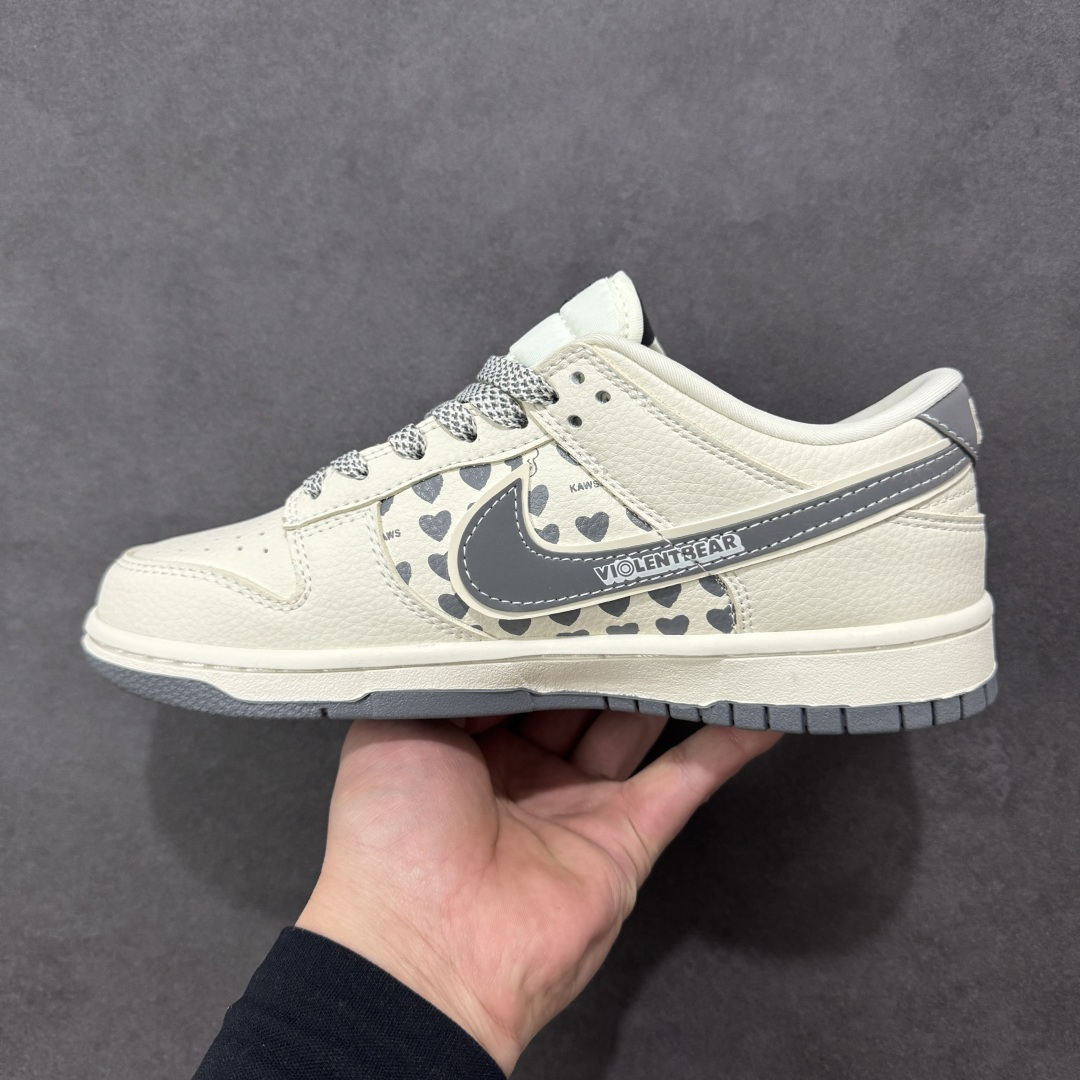 图片[2]-【定制版】Nike SB Dunk Low 暴力熊联名 白灰双钩 高端定制 低帮休闲板鞋 #定制鞋盒 大厂纯原品质出货 超高清洁度 皮料切割干净无任何毛边 细节完美 货号：TX1688-006 尺码：36 36.5 37.5 38 38.5 39 40 40.5 41 42 42.5 43 44 44.5 45-选品中心