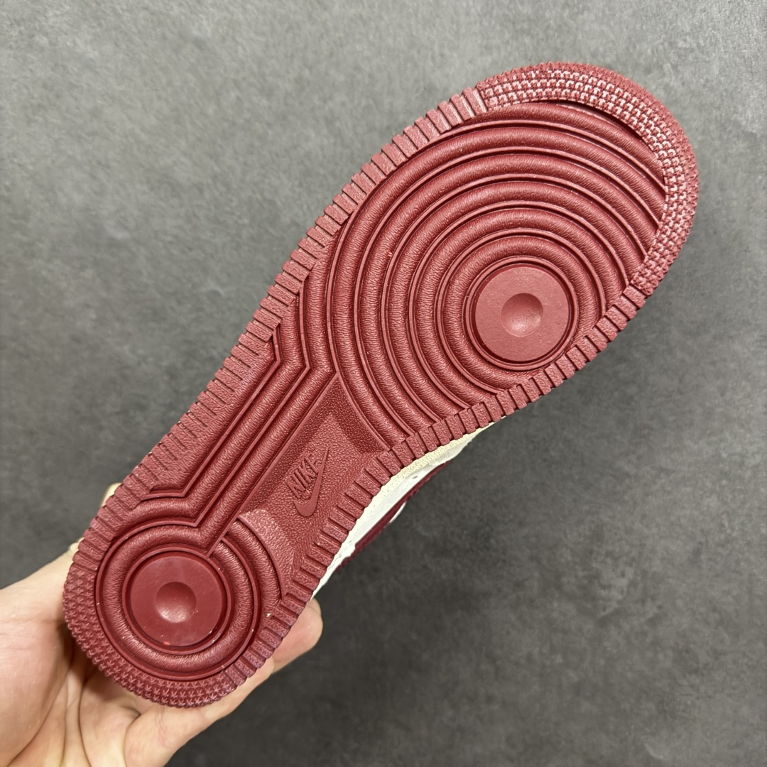 图片[9]-【定制版】Nike Air Force 1\’07 Low 马年限定 米灰麂皮 空军一号低帮休闲板鞋  #原楦头原纸板 高端定制鞋盒 原厂鞋底 超高清洁度 细节完美 货号：DD1982-342  尺码：36 36.5 37.5 38 38.5 39 40 40.5 41 42 42.5 43 44 44.5 45-选品中心