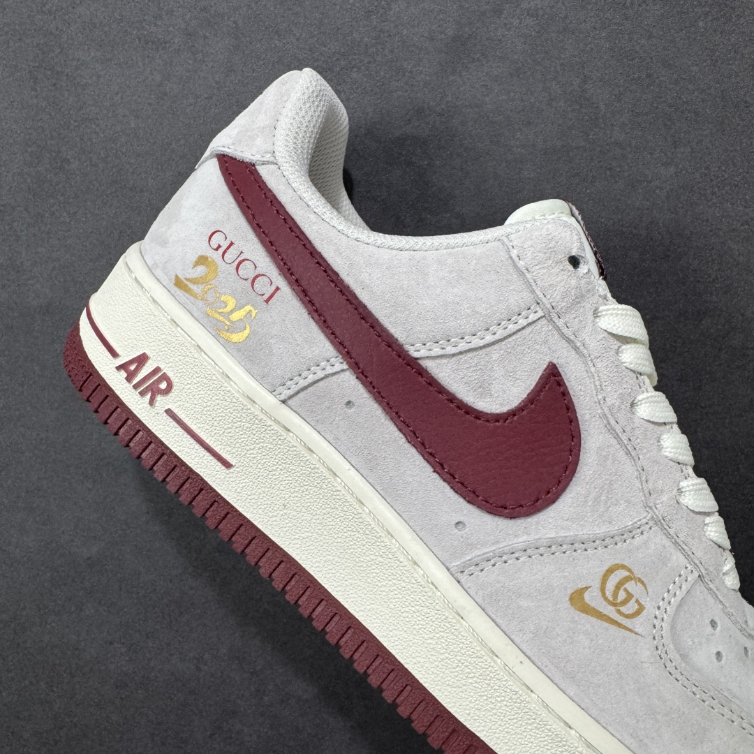 图片[6]-【定制版】Nike Air Force 1\’07 Low 马年限定 米灰麂皮 空军一号低帮休闲板鞋  #原楦头原纸板 高端定制鞋盒 原厂鞋底 超高清洁度 细节完美 货号：DD1982-342  尺码：36 36.5 37.5 38 38.5 39 40 40.5 41 42 42.5 43 44 44.5 45-选品中心