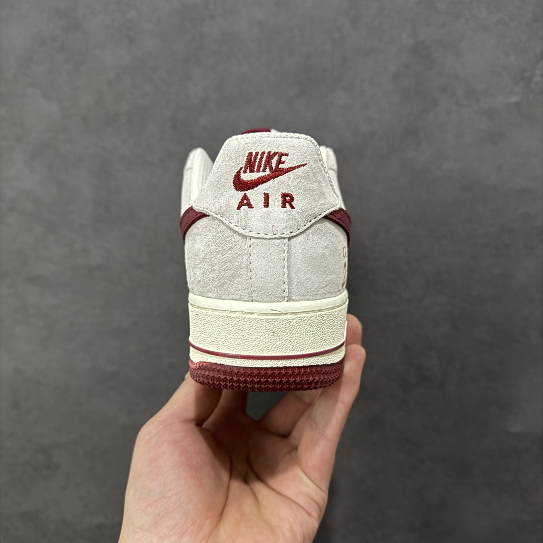 图片[4]-【定制版】Nike Air Force 1\’07 Low 马年限定 米灰麂皮 空军一号低帮休闲板鞋  #原楦头原纸板 高端定制鞋盒 原厂鞋底 超高清洁度 细节完美 货号：DD1982-342  尺码：36 36.5 37.5 38 38.5 39 40 40.5 41 42 42.5 43 44 44.5 45-选品中心