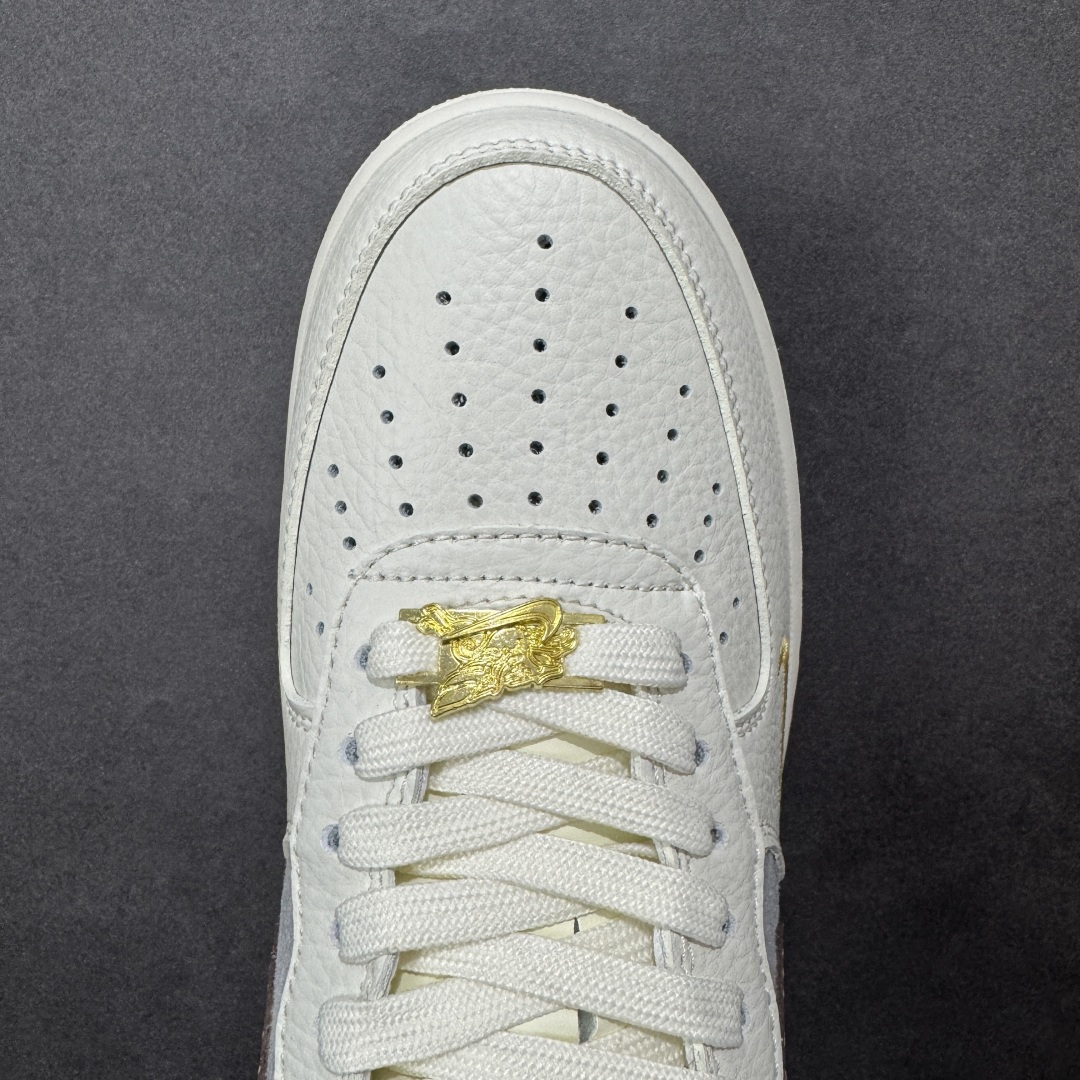 图片[8]-【定制版】NIke Air Force 1 \’07 Low “马年联名–米棕描金” 空军一号低帮 运动鞋 休闲鞋 折边针车 工艺难度大 原楦头原纸板 高端定制鞋盒 原厂鞋底 超高清洁度 细节完美 货号：FQ7637-001 尺码：36 36.5 37.5 38 38.5 39 40 40.5 41 42 42.5 43 44 44.5 45-选品中心