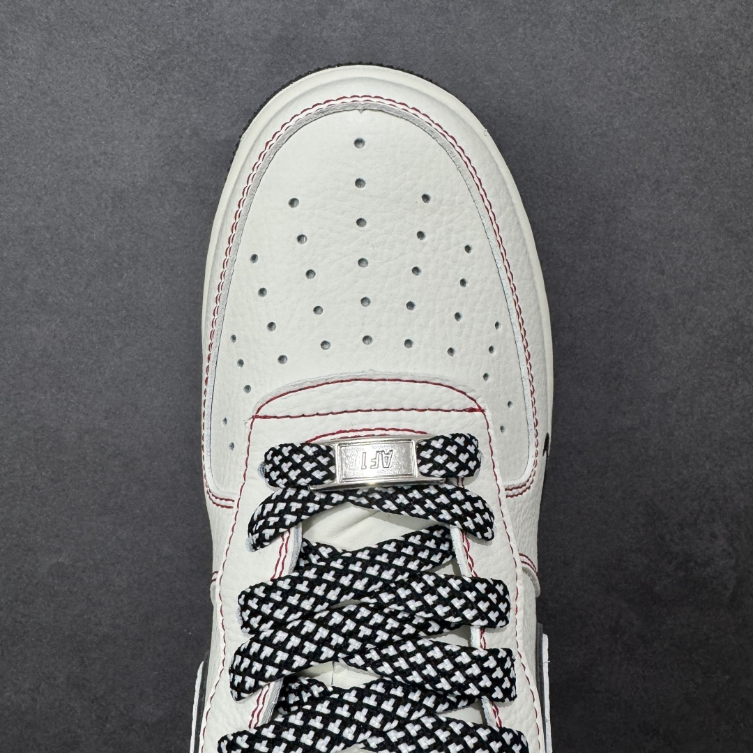 图片[8]-【定制版】Supreme联名黑白潮搭 AIR FORCE 1 这款Supreme联名款，以米白为主调，黑色双勾与大底形成利落撞色，搭配标志性Supreme红标，街头属性拉满。头层皮革鞋面质感细腻，Air气垫科技保证缓震脚感，简约黑白配色适配各种穿搭，无论是日常通勤还是滑板出街，都能让你轻松成为街头焦点。 货号：MM3399-820 尺码：36 36.5 37.5 38 38.5 39 40 40.5 41 42 42.5 43 44 44.5 45-选品中心