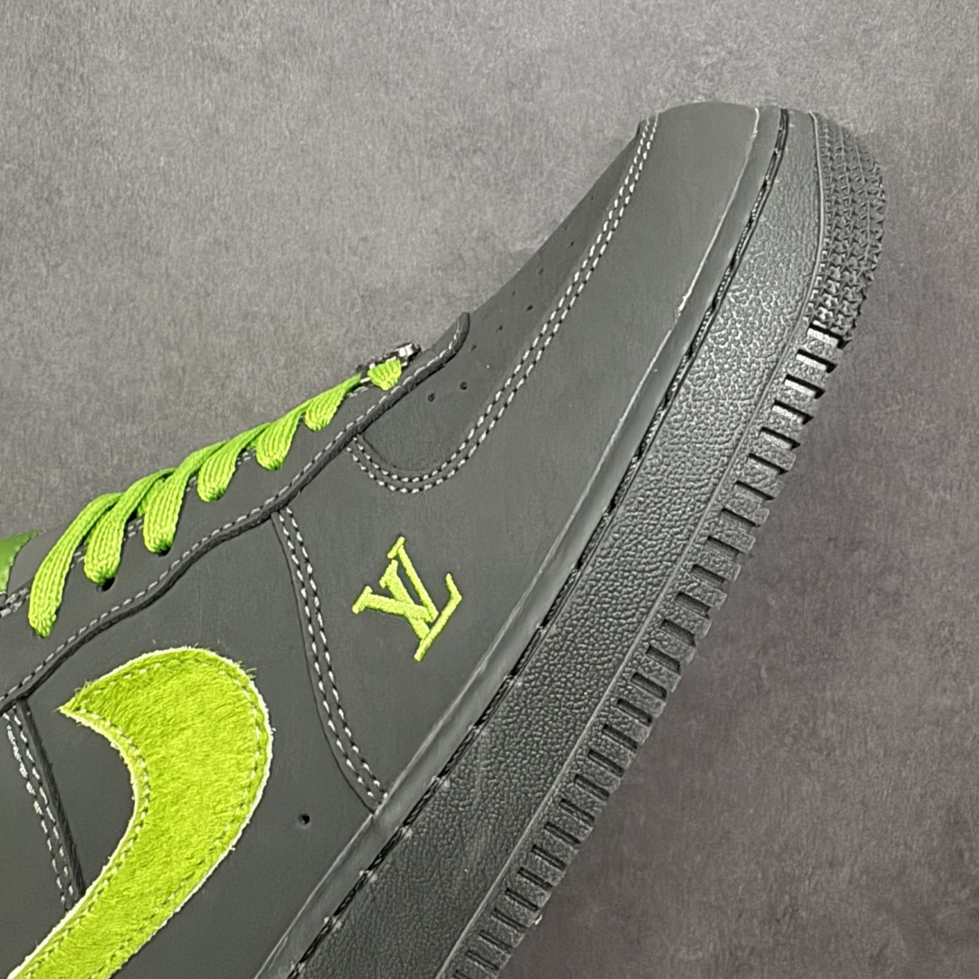 图片[5]-【定制版】NIke Air Force 1 \’07 Low “马年联名–墨灰莹绿” 空军一号低帮 运动鞋 休闲鞋 折边针车 工艺难度大 原楦头原纸板 高端定制鞋盒 原厂鞋底 超高清洁度 细节完美 货号：XY9025-001 尺码：36 36.5 37.5 38 38.5 39 40 40.5 41 42 42.5 43 44 44.5 45-选品中心