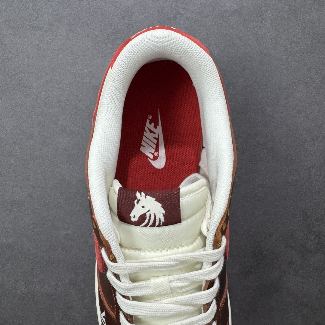 图片[7]-【定制版】Nike SB Dunk Low 马年联名 酒红棕 高端定制 低帮休闲板鞋  #定制鞋盒 大厂纯原品质出货 超高清洁度 皮料切割干净无任何毛边 细节完美 货号：DS6608-025  尺码：36 36.5 37.5 38 38.5 39 40 40.5 41 42 42.5 43 44 44.5 45-选品中心