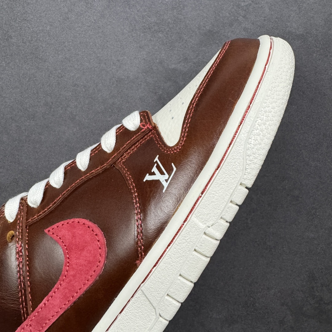 图片[5]-【定制版】Nike SB Dunk Low 马年联名 酒红棕 高端定制 低帮休闲板鞋  #定制鞋盒 大厂纯原品质出货 超高清洁度 皮料切割干净无任何毛边 细节完美 货号：DS6608-025  尺码：36 36.5 37.5 38 38.5 39 40 40.5 41 42 42.5 43 44 44.5 45-选品中心