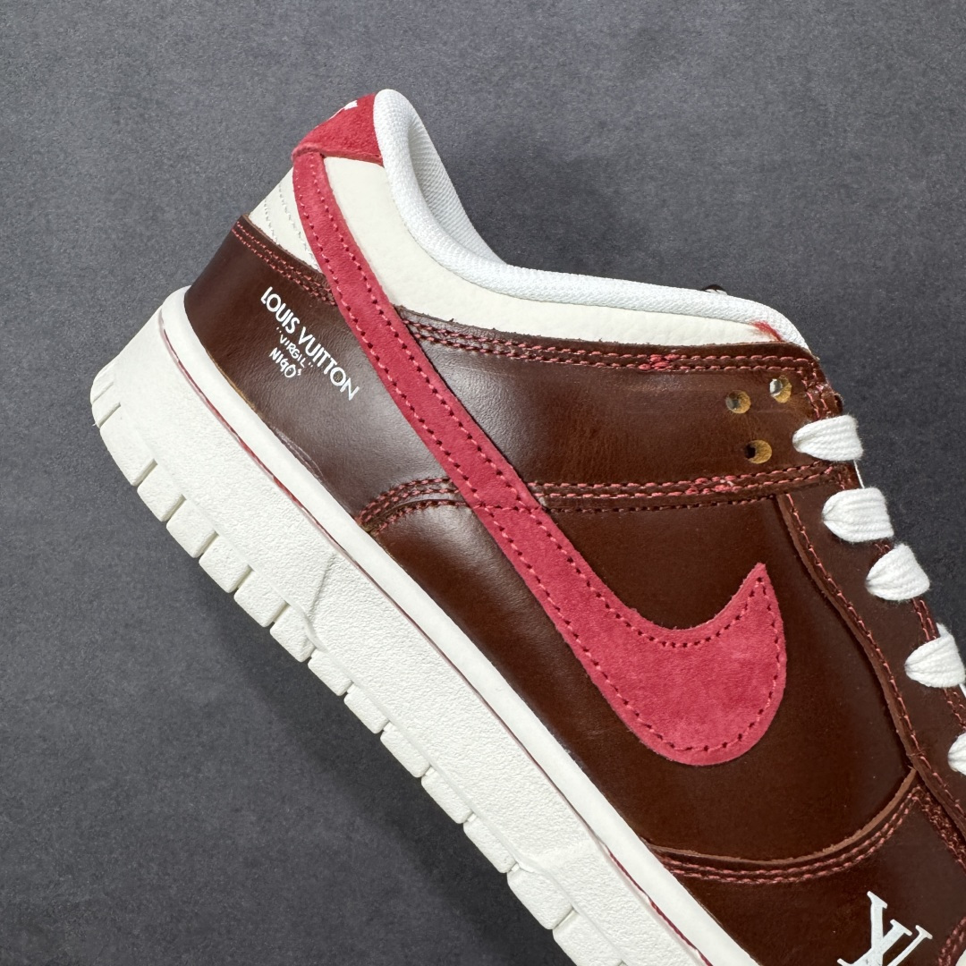 图片[6]-【定制版】Nike SB Dunk Low 马年联名 酒红棕 高端定制 低帮休闲板鞋  #定制鞋盒 大厂纯原品质出货 超高清洁度 皮料切割干净无任何毛边 细节完美 货号：DS6608-025  尺码：36 36.5 37.5 38 38.5 39 40 40.5 41 42 42.5 43 44 44.5 45-选品中心