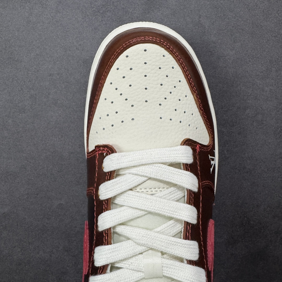 图片[8]-【定制版】Nike SB Dunk Low 马年联名 酒红棕 高端定制 低帮休闲板鞋  #定制鞋盒 大厂纯原品质出货 超高清洁度 皮料切割干净无任何毛边 细节完美 货号：DS6608-025  尺码：36 36.5 37.5 38 38.5 39 40 40.5 41 42 42.5 43 44 44.5 45-选品中心