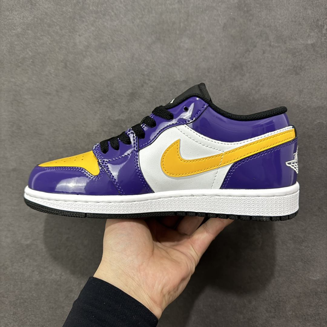 图片[2]-【H11版本】耐克Nike Air Jordan 1 AJ1经典复古经典低帮百搭文化篮球鞋 IQ9389-547 公司级真标半码制#原档案原数据开发版型#采用荔枝纹头层皮革鞋面材质#原厂立体填充鞋舌海绵#中底注胶孔及缜密中底拉帮工艺#原数据开发模具大底 尺码：35.5 36 36.5 37.5 38 38.5 39 40 40.5 41 42 42.5 43 44 44.5 45 46 47.5 编码：H11B250260-选品中心