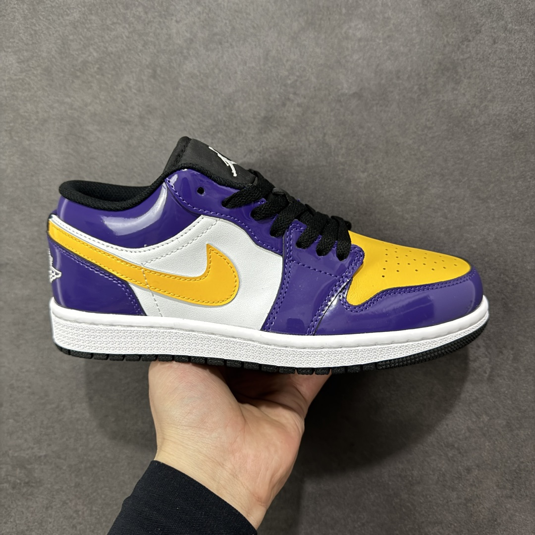 【H11版本】耐克Nike Air Jordan 1 AJ1经典复古经典低帮百搭文化篮球鞋 IQ9389-547 公司级真标半码制#原档案原数据开发版型#采用荔枝纹头层皮革鞋面材质#原厂立体填充鞋舌海绵#中底注胶孔及缜密中底拉帮工艺#原数据开发模具大底 尺码:35.5 36 36.5 37.5 38 38.5 39 40 40.5 41 42 42.5 43 44 44.5 45 46 47.5 编码:H11B250260-选品中心