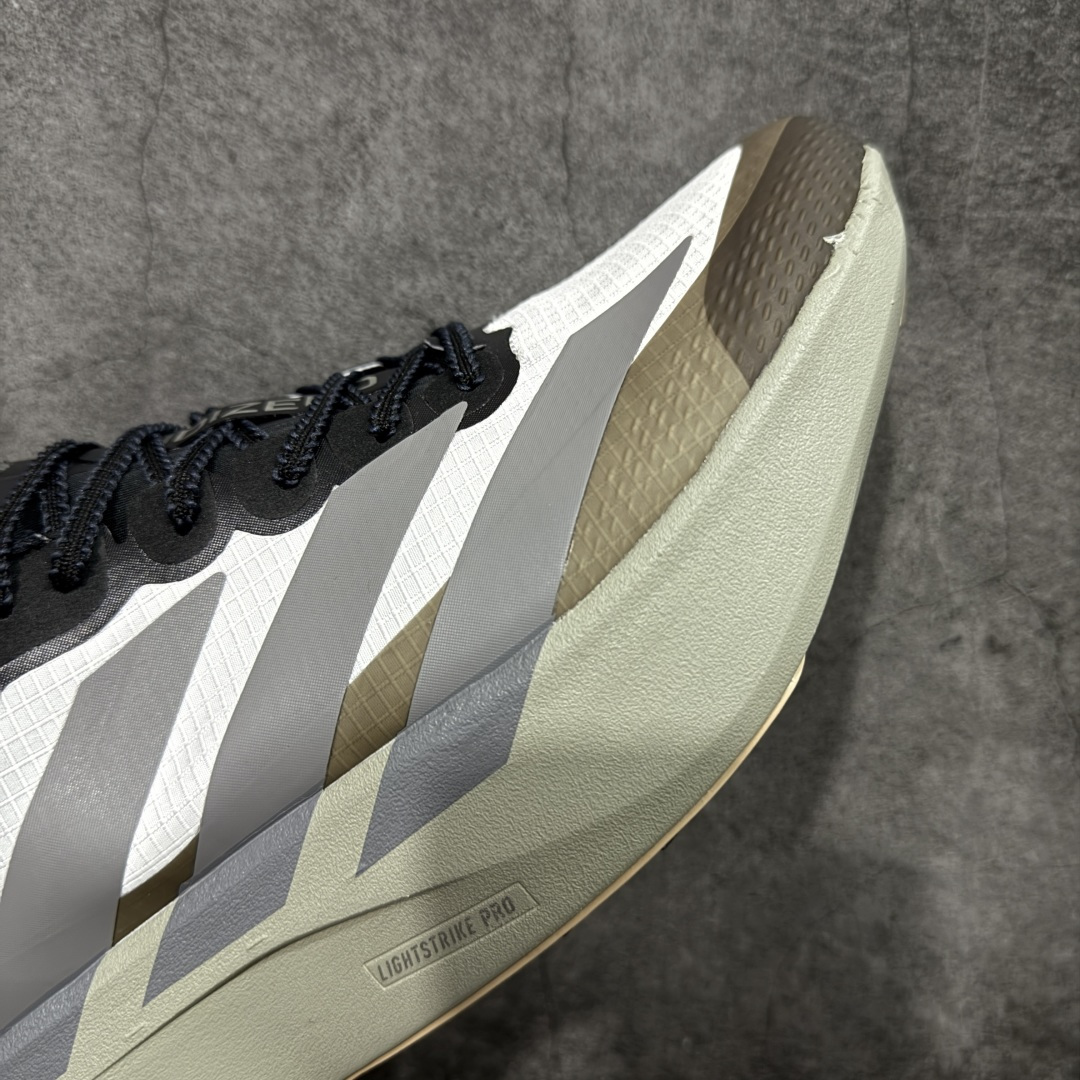 图片[6]-【TD版本】adidas Adizero Evo SL ATR 舒适百搭耐磨透气 低帮 马拉松训练竞速跑步鞋 男女款 Adizero Evo SL ATR跑步鞋是阿迪达斯推出的一款备受瞩目的户外超轻跑鞋。这款鞋以其超轻量化设计脱颖而出，成为跑者的理想选择，尤其适合竞速训练和日常训练。搭载了Lightstrike Pro技术的中底纤维泡棉，这一技术通过采用更轻盈、更富弹性的泡棉材质，为跑者提供了出色的缓震和回弹效果，让每一步都充满力量且轻松顺畅。无论是在长距离的慢跑还是高强度的冲刺跑中，都能感受到明显的缓震效果。外底采用Continental马牌橡胶，搭配1.5毫米鞋钉，结合独特的纹路设计，可在湿滑、泥泞等多种户外地形上提供可靠的抓地力，确保跑步安全稳定。Adizero Evo SL ATR的鞋面采用格子布梭织网眼布，兼具透气性和耐用性，能快速排出鞋内湿气，保持脚部干爽。同时，鞋头部位增加防泼水处理，可抵御轻度雨水或潮湿环境。鞋底的设计注重了耐磨性和抓地力的平衡。厚实的马牌橡胶大底不仅提供了稳定的支撑，还确保了在各种地面上的出色抓地效果。Adizero Evo SL ATR适合各种训练和日常穿着。无论是有氧慢跑、节奏跑还是速度训练，这款鞋都能提供令人满意的性能支撑。 货号：KK2715 尺码：36-45（36 36⅔ 37⅓ 38 38⅔ 39⅓ 40 40⅔ 41⅓ 42 42⅔ 43⅓ 44 44⅔ 45⅓）-选品中心