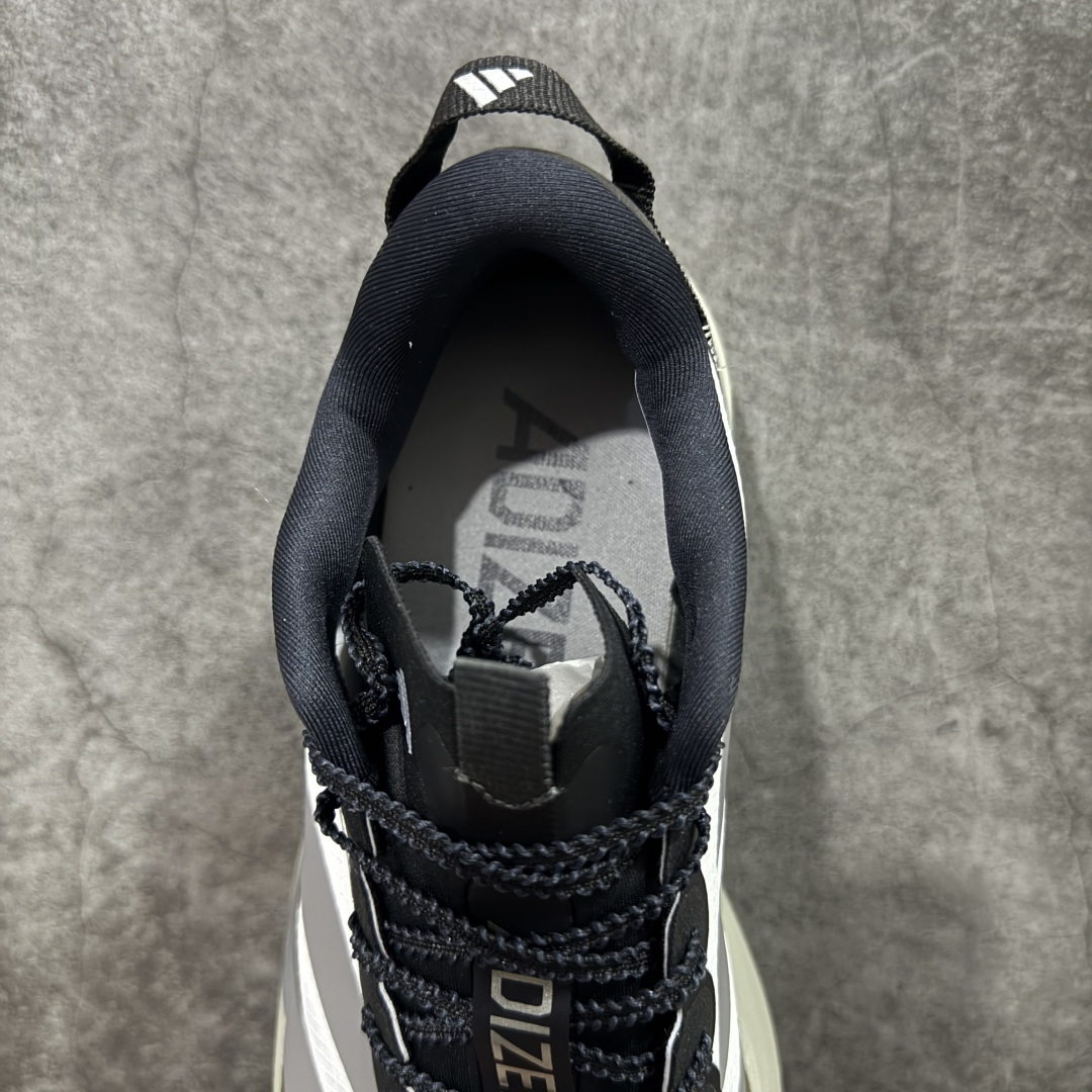 图片[8]-【TD版本】adidas Adizero Evo SL ATR 舒适百搭耐磨透气 低帮 马拉松训练竞速跑步鞋 男女款 Adizero Evo SL ATR跑步鞋是阿迪达斯推出的一款备受瞩目的户外超轻跑鞋。这款鞋以其超轻量化设计脱颖而出，成为跑者的理想选择，尤其适合竞速训练和日常训练。搭载了Lightstrike Pro技术的中底纤维泡棉，这一技术通过采用更轻盈、更富弹性的泡棉材质，为跑者提供了出色的缓震和回弹效果，让每一步都充满力量且轻松顺畅。无论是在长距离的慢跑还是高强度的冲刺跑中，都能感受到明显的缓震效果。外底采用Continental马牌橡胶，搭配1.5毫米鞋钉，结合独特的纹路设计，可在湿滑、泥泞等多种户外地形上提供可靠的抓地力，确保跑步安全稳定。Adizero Evo SL ATR的鞋面采用格子布梭织网眼布，兼具透气性和耐用性，能快速排出鞋内湿气，保持脚部干爽。同时，鞋头部位增加防泼水处理，可抵御轻度雨水或潮湿环境。鞋底的设计注重了耐磨性和抓地力的平衡。厚实的马牌橡胶大底不仅提供了稳定的支撑，还确保了在各种地面上的出色抓地效果。Adizero Evo SL ATR适合各种训练和日常穿着。无论是有氧慢跑、节奏跑还是速度训练，这款鞋都能提供令人满意的性能支撑。 货号：KK2715 尺码：36-45（36 36⅔ 37⅓ 38 38⅔ 39⅓ 40 40⅔ 41⅓ 42 42⅔ 43⅓ 44 44⅔ 45⅓）-选品中心