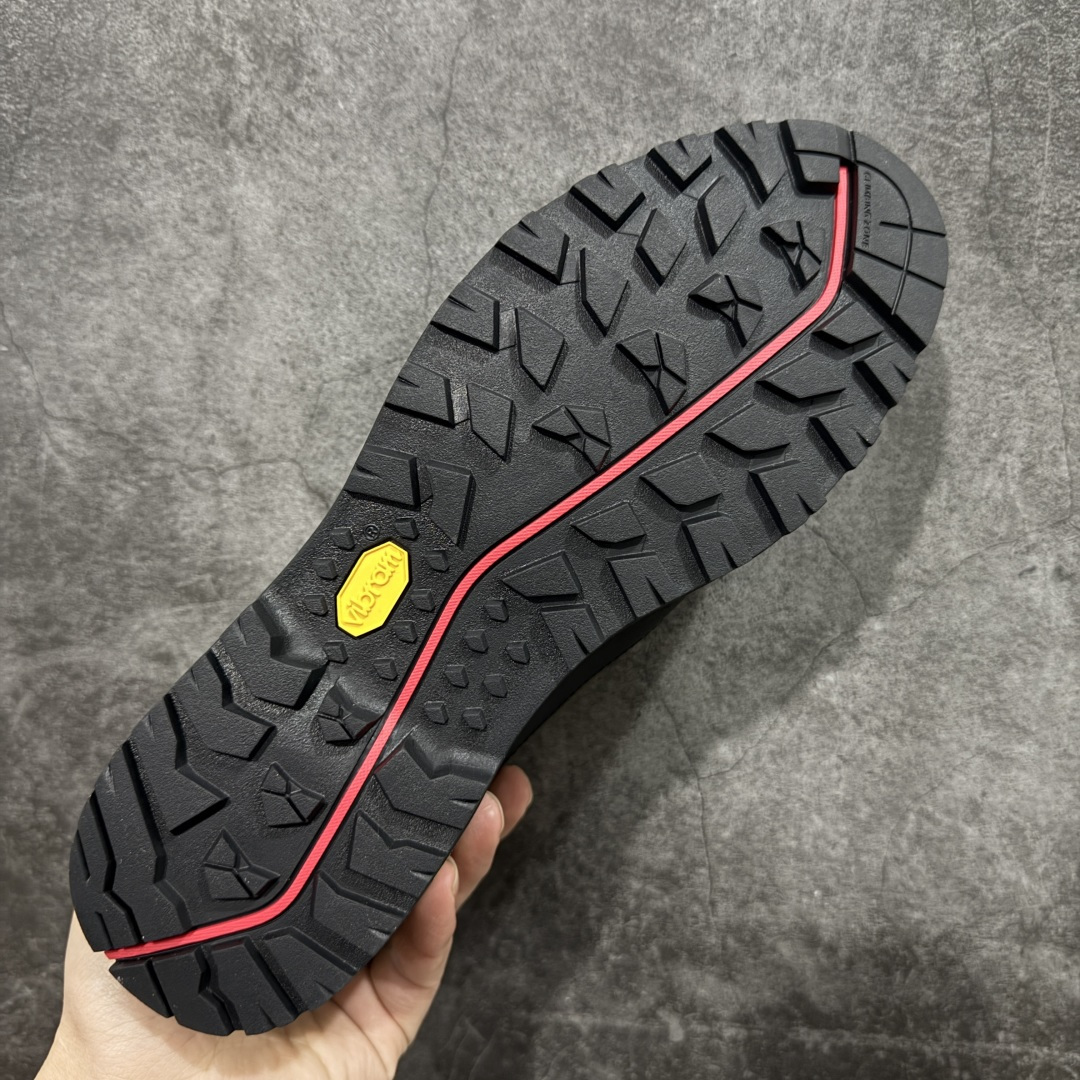 图片[9]-【莞产版本】TNF北面THE NORTH FACE Verto Alpine GORE-TEX® 舒适 防滑耐磨 低帮 生活休闲鞋 男款 鞋底采用Vibram黄金大底 专门为鞋底设计的橡胶以出色的耐磨性 良好的防滑性或得不少户外运动爱好者的喜欢 专业户外登山品牌（北面）The North Face自1966年创立，由两位热爱登山徒步的年轻登山者于美西旧金山开创，不断透过研发与创新，并且将最先进的技术结合在服装与鞋款设计，生产多种外型帅气且专业能力非常强的户外运动装备而备受欢迎 尺码：40 41 42 43 44 45-选品中心