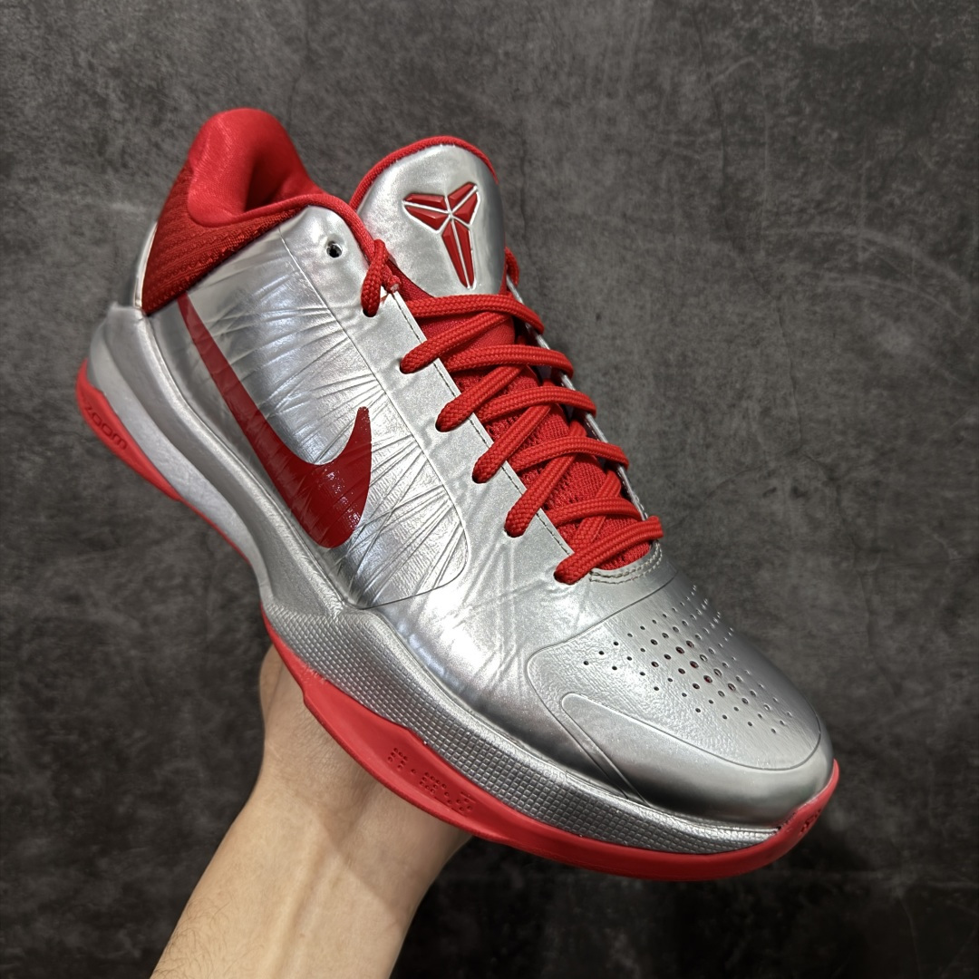 图片[3]-【S2版本】Caitlin Clark x NK Kobe 5 Protro S2纯原生产线出品 科比五代克拉克联名银红 #Zoom Turbo气垫➕后掌EVA缓震 实战配置直接拉满 #原楦纸板开发 鞋身流线型、后跟塑形，区分土肥圆 #原档数据3D打印 鞋面细节匹配原版 #全身鞋材卡料色独家定制 唯一正确喷漆SWOOSH #NK专利Flyknit飞线科技，给予鞋身足够抗扭矩力 #真实底模最大48.5 实战利器 专供海外市场 货号：IV2712-001 尺码：40 40.5 41 42 42.5 43 44 44.5 45 46 47.5 48.5（脚宽、脚胖 建议买大半码）-选品中心