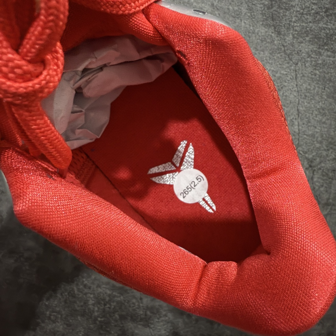图片[9]-【S2版本】Caitlin Clark x NK Kobe 5 Protro S2纯原生产线出品 科比五代克拉克联名银红 #Zoom Turbo气垫➕后掌EVA缓震 实战配置直接拉满 #原楦纸板开发 鞋身流线型、后跟塑形，区分土肥圆 #原档数据3D打印 鞋面细节匹配原版 #全身鞋材卡料色独家定制 唯一正确喷漆SWOOSH #NK专利Flyknit飞线科技，给予鞋身足够抗扭矩力 #真实底模最大48.5 实战利器 专供海外市场 货号：IV2712-001 尺码：40 40.5 41 42 42.5 43 44 44.5 45 46 47.5 48.5（脚宽、脚胖 建议买大半码）-选品中心