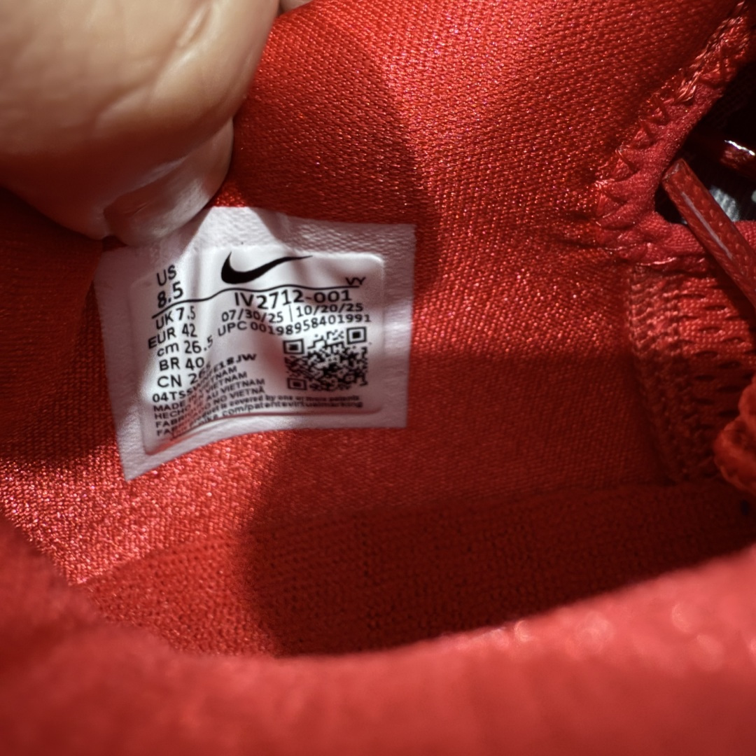 图片[8]-【S2版本】Caitlin Clark x NK Kobe 5 Protro S2纯原生产线出品 科比五代克拉克联名银红 #Zoom Turbo气垫➕后掌EVA缓震 实战配置直接拉满 #原楦纸板开发 鞋身流线型、后跟塑形，区分土肥圆 #原档数据3D打印 鞋面细节匹配原版 #全身鞋材卡料色独家定制 唯一正确喷漆SWOOSH #NK专利Flyknit飞线科技，给予鞋身足够抗扭矩力 #真实底模最大48.5 实战利器 专供海外市场 货号：IV2712-001 尺码：40 40.5 41 42 42.5 43 44 44.5 45 46 47.5 48.5（脚宽、脚胖 建议买大半码）-选品中心