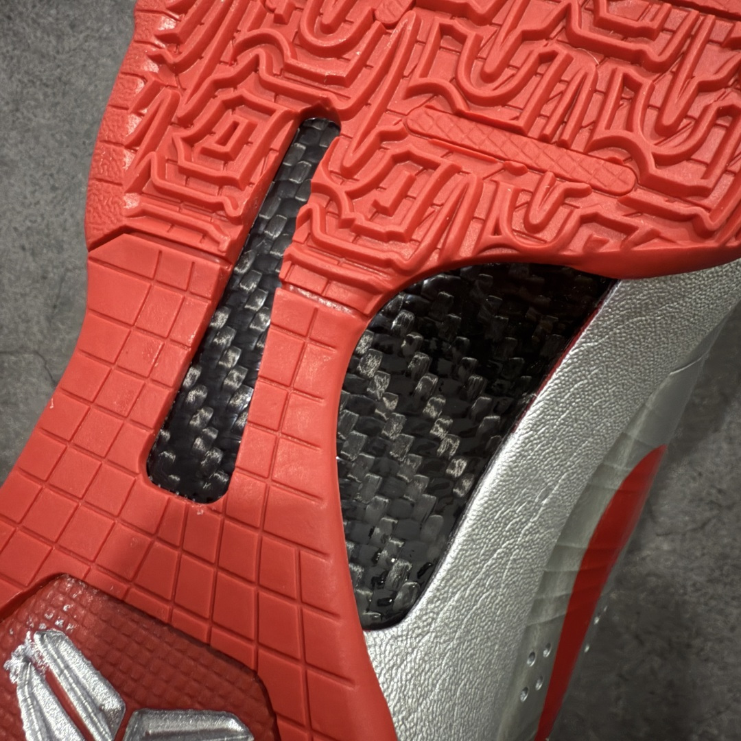 图片[11]-【S2版本】Caitlin Clark x NK Kobe 5 Protro S2纯原生产线出品 科比五代克拉克联名银红 #Zoom Turbo气垫➕后掌EVA缓震 实战配置直接拉满 #原楦纸板开发 鞋身流线型、后跟塑形，区分土肥圆 #原档数据3D打印 鞋面细节匹配原版 #全身鞋材卡料色独家定制 唯一正确喷漆SWOOSH #NK专利Flyknit飞线科技，给予鞋身足够抗扭矩力 #真实底模最大48.5 实战利器 专供海外市场 货号：IV2712-001 尺码：40 40.5 41 42 42.5 43 44 44.5 45 46 47.5 48.5（脚宽、脚胖 建议买大半码）-选品中心