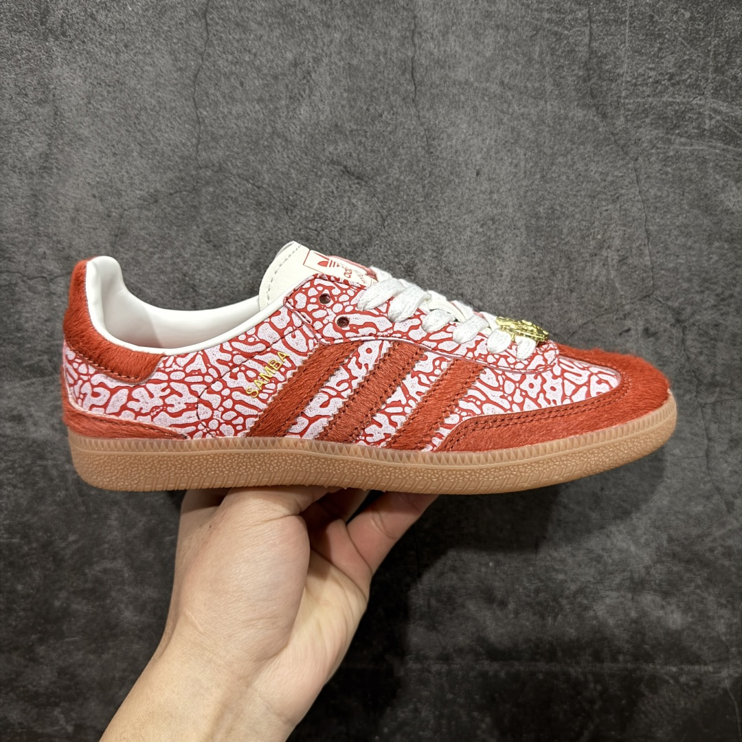 【纯原HZ版本】AD Original Samba OG 复古经典轻便板鞋 JR8743 口碑大厂出品 品控大底版型不断改良更新 全套原纸板楦头开发 确保原汁原味 完美呈现桑巴版型 一比一鞋头弧度高度鞋身弧度 此版本只针对中端市场 皮料材质有所更替 其他数据细节工艺流程均保持一致 绝不口嗨 细节品控鞋型随意对比 正确烫金高频细节 原装纳米超迁皮料 独家私模橡胶大底 原盒原配 尺码:35.5 36 36.5 37.5 38 38.5 39 40 40.5 41 42 42.5 43 44 44.5 45-选品中心