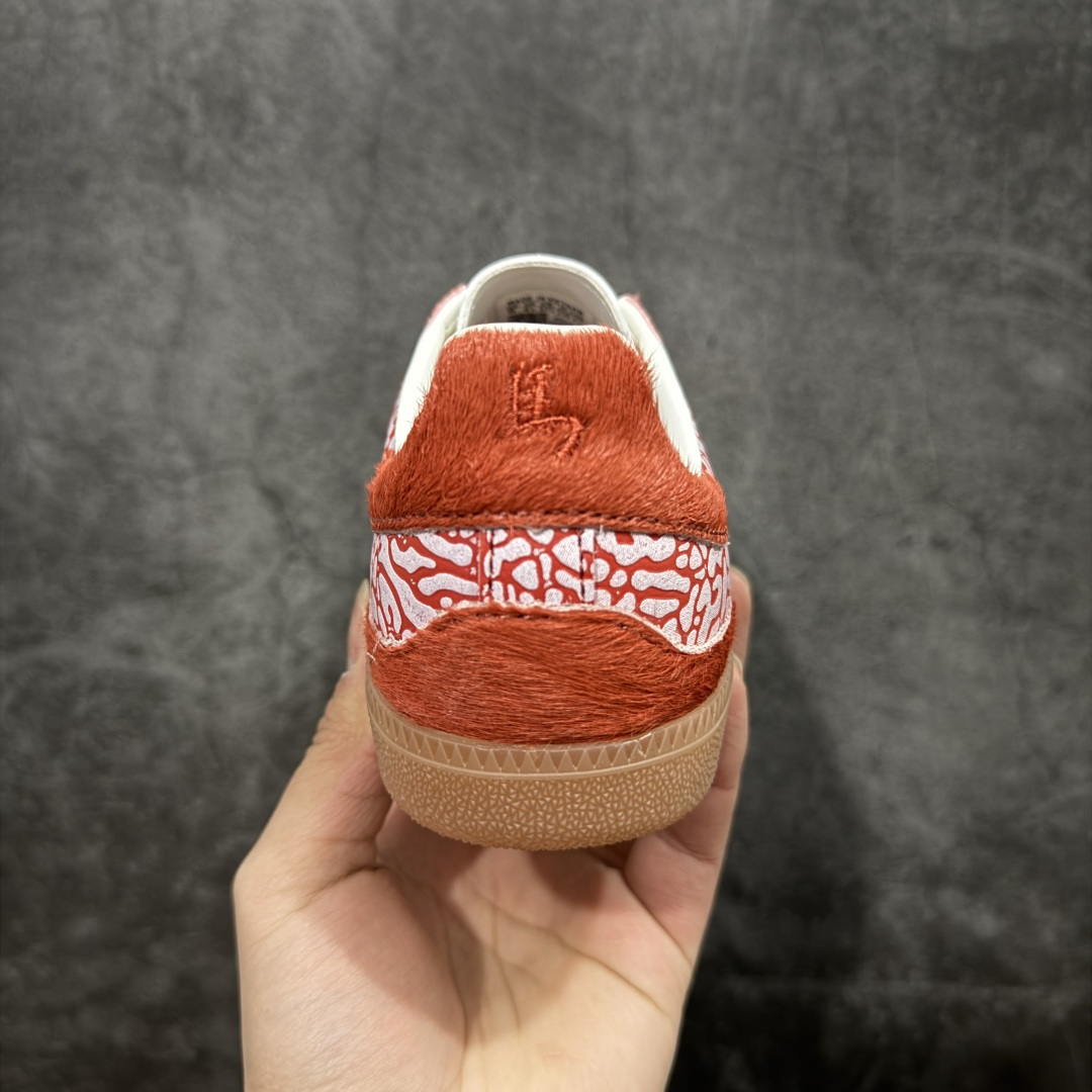 图片[4]-【纯原HZ版本】AD Original Samba OG 复古经典轻便板鞋 JR8743 口碑大厂出品 品控大底版型不断改良更新 全套原纸板楦头开发 确保原汁原味 完美呈现桑巴版型 一比一鞋头弧度高度鞋身弧度 此版本只针对中端市场 皮料材质有所更替 其他数据细节工艺流程均保持一致 绝不口嗨 细节品控鞋型随意对比 正确烫金高频细节 原装纳米超迁皮料 独家私模橡胶大底 原盒原配 尺码：35.5 36 36.5 37.5 38 38.5 39 40 40.5 41 42 42.5 43 44 44.5 45-选品中心