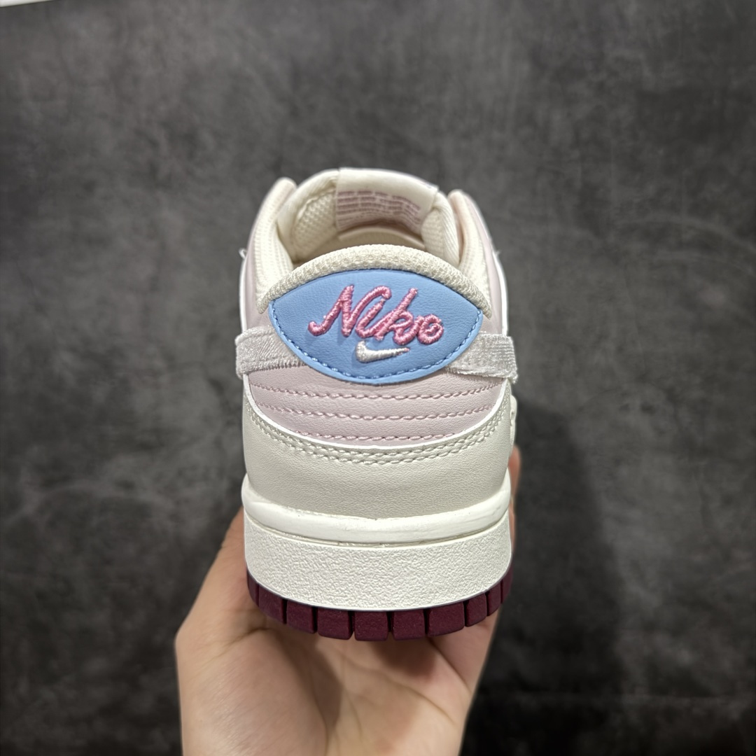 图片[4]-【XC纯原】礼Nike Dunk Low \”Valentine’s Day\” 情人节限定 米粉 奶白 + 柔雾粉的渐变配色像裹了层春日薄纱，鞋身拼接细腻皮革 + 丝绒勾边：鞋面是软滑的哑光皮革，Swoosh 用银粉丝绒材质，摸上去自带柔焦质感；后跟暗藏浅蓝小细节市场唯一独家头层皮打造 原鞋原档案开发 原厂皮料 原档冲孔鞋头 正确满胶鞋垫 四线拉帮 原厂织唛标 鞋舌高弹海绵填充 货号：IQ1145-610 尺码： 35 36 36.5 37.5 38 38.5 39 40 40.5 41 42 42.5 43 44 44.5 45 46-选品中心