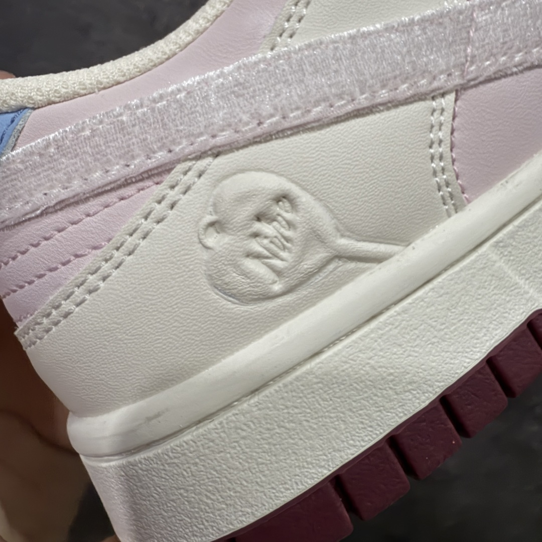 图片[5]-【XC纯原】礼Nike Dunk Low \”Valentine’s Day\” 情人节限定 米粉 奶白 + 柔雾粉的渐变配色像裹了层春日薄纱，鞋身拼接细腻皮革 + 丝绒勾边：鞋面是软滑的哑光皮革，Swoosh 用银粉丝绒材质，摸上去自带柔焦质感；后跟暗藏浅蓝小细节市场唯一独家头层皮打造 原鞋原档案开发 原厂皮料 原档冲孔鞋头 正确满胶鞋垫 四线拉帮 原厂织唛标 鞋舌高弹海绵填充 货号：IQ1145-610 尺码： 35 36 36.5 37.5 38 38.5 39 40 40.5 41 42 42.5 43 44 44.5 45 46-选品中心
