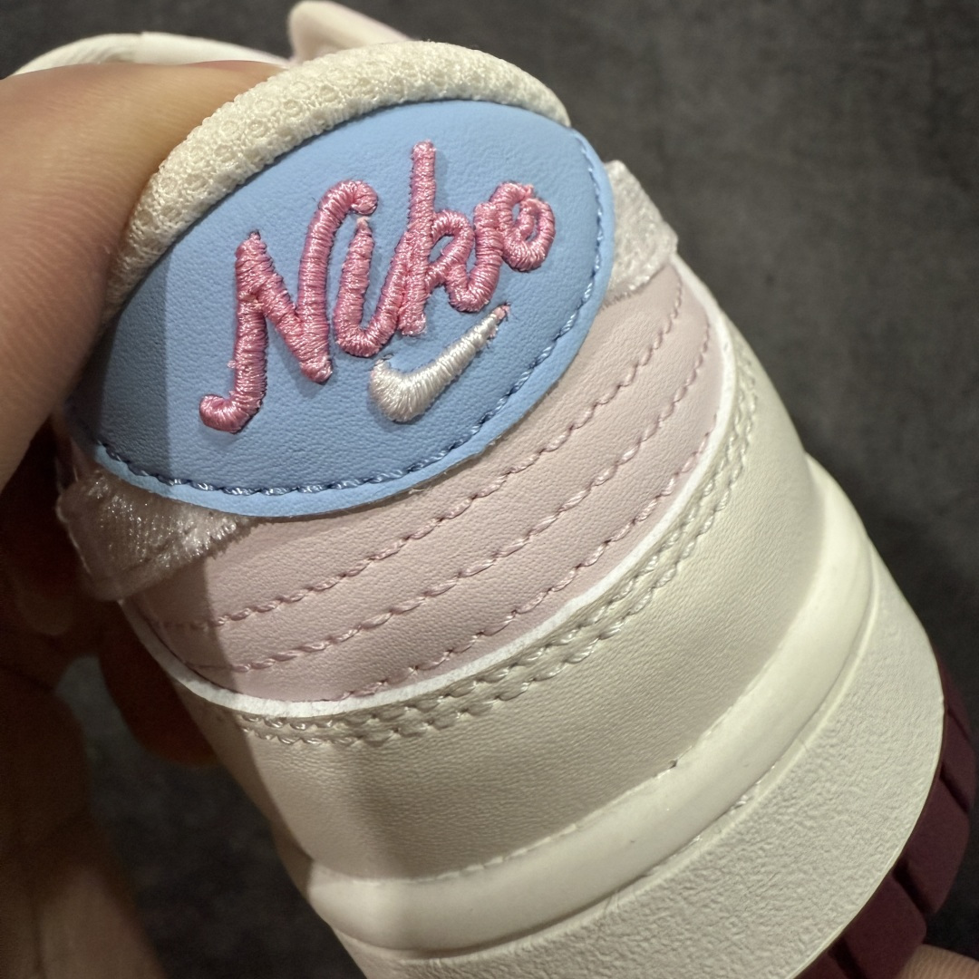 图片[4]-【XC纯原】礼Nike Dunk Low \”Valentine’s Day\” 情人节限定 米粉 奶白 + 柔雾粉的渐变配色像裹了层春日薄纱，鞋身拼接细腻皮革 + 丝绒勾边：鞋面是软滑的哑光皮革，Swoosh 用银粉丝绒材质，摸上去自带柔焦质感；后跟暗藏浅蓝小细节市场唯一独家头层皮打造 原鞋原档案开发 原厂皮料 原档冲孔鞋头 正确满胶鞋垫 四线拉帮 原厂织唛标 鞋舌高弹海绵填充 货号：IQ1145-610 尺码： 35 36 36.5 37.5 38 38.5 39 40 40.5 41 42 42.5 43 44 44.5 45 46-选品中心