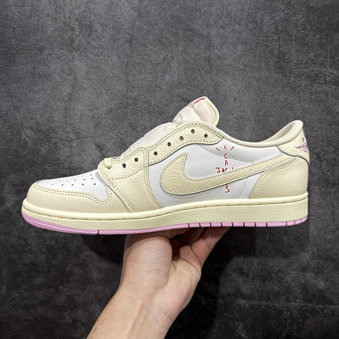 图片[2]-【LW升级版本】Travis Scott x Air Jordan AJ1 Low OG SP TS联名倒钩低帮 米粉倒钩 IQ7604-100 知名大厂出品 纯原第一梯队版本 产品品控稳定性领先行业 各方面均可对飙市面通货版 SZ原厂全套原楦原纸板冲刀磨具开发 原厂皮料加持 原厂港宝加持定型后跟R度完美 同源原厂电绣 鬼脸飞翼针数密度立体效果一致 百分百一致原鞋 原厂拉帮工艺 针距密度一致 后跟弧度收口自然不对折 极致一眼正品既视感 进口玻璃冲刀皮料裁剪零毛边 全鞋电脑针车工艺 品控清洁度最高QC检验标准 免检产品 原厂订购鞋盒、鞋标、防尘纸、鞋撑、鞋带 追求极致的原厂味道！ 尺码：36-49.5-选品中心