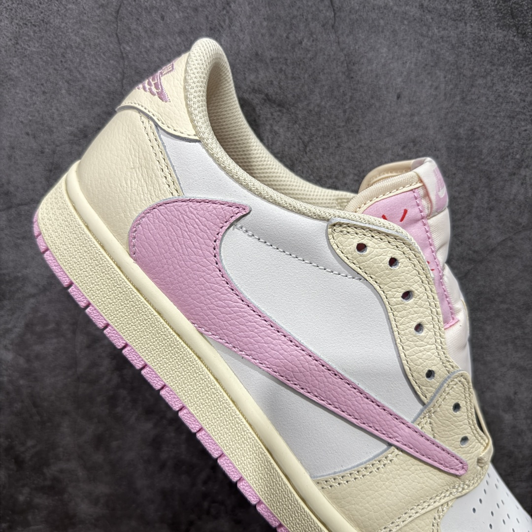 图片[7]-【LW升级版本】Travis Scott x Air Jordan AJ1 Low OG SP TS联名倒钩低帮 米粉倒钩 IQ7604-100 知名大厂出品 纯原第一梯队版本 产品品控稳定性领先行业 各方面均可对飙市面通货版 SZ原厂全套原楦原纸板冲刀磨具开发 原厂皮料加持 原厂港宝加持定型后跟R度完美 同源原厂电绣 鬼脸飞翼针数密度立体效果一致 百分百一致原鞋 原厂拉帮工艺 针距密度一致 后跟弧度收口自然不对折 极致一眼正品既视感 进口玻璃冲刀皮料裁剪零毛边 全鞋电脑针车工艺 品控清洁度最高QC检验标准 免检产品 原厂订购鞋盒、鞋标、防尘纸、鞋撑、鞋带 追求极致的原厂味道！ 尺码：36-49.5-选品中心