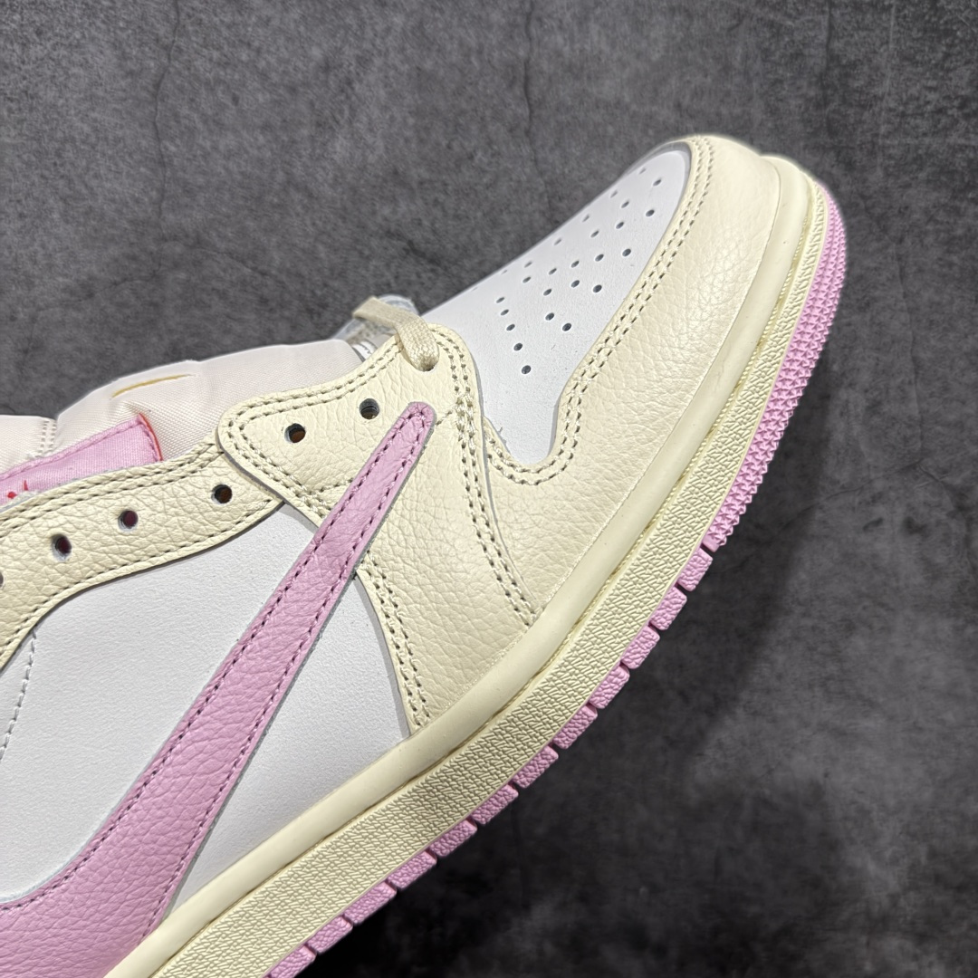 图片[6]-【LW升级版本】Travis Scott x Air Jordan AJ1 Low OG SP TS联名倒钩低帮 米粉倒钩 IQ7604-100 知名大厂出品 纯原第一梯队版本 产品品控稳定性领先行业 各方面均可对飙市面通货版 SZ原厂全套原楦原纸板冲刀磨具开发 原厂皮料加持 原厂港宝加持定型后跟R度完美 同源原厂电绣 鬼脸飞翼针数密度立体效果一致 百分百一致原鞋 原厂拉帮工艺 针距密度一致 后跟弧度收口自然不对折 极致一眼正品既视感 进口玻璃冲刀皮料裁剪零毛边 全鞋电脑针车工艺 品控清洁度最高QC检验标准 免检产品 原厂订购鞋盒、鞋标、防尘纸、鞋撑、鞋带 追求极致的原厂味道！ 尺码：36-49.5-选品中心