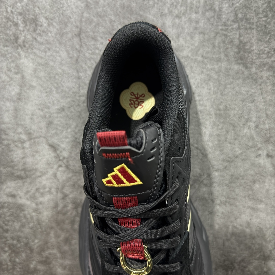 图片[8]-【升级版】Adidas XLG Storm Edge 阿迪复古透气休闲老爹鞋 马年限定黑红 区别先行版 细节品质均有升级 鞋面由三明治网布制成 提供卓越的空气流通性能 中底使用品牌独有的Bounce缓震技术 帮助减少地面对关节的冲击力 提升整体的舒适性 鞋子的设计风格简约大气 同时兼顾功能性和美感 适用于各种场景 货号：KI1856  尺码：36 36.5 37 38 38.5 39 40 40.5 41 42 42.5 43 44 44.5 45-选品中心