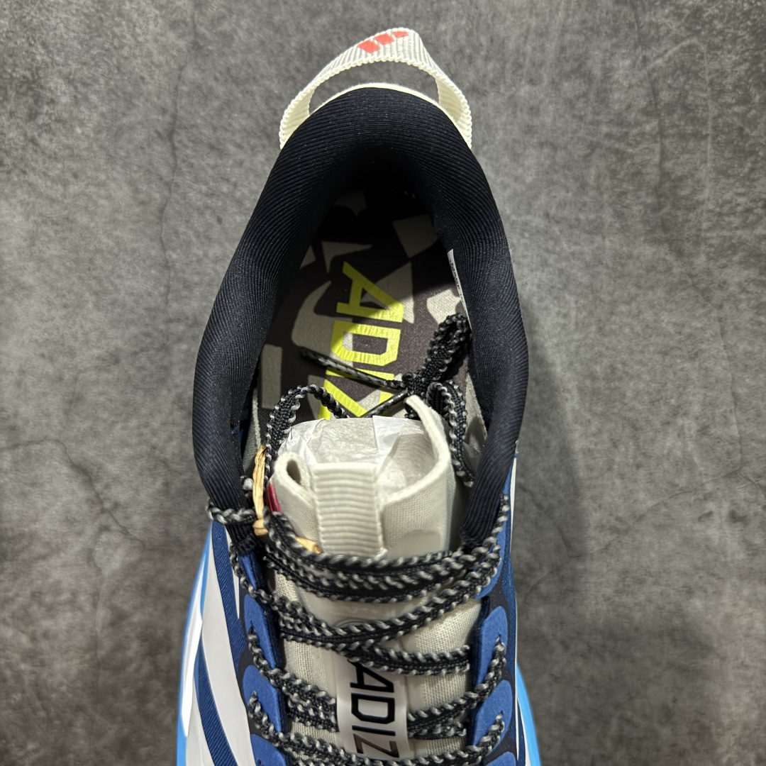 图片[8]-【TD版本】adidas Adizero Evo SL ATR 舒适百搭耐磨透气 低帮 马拉松训练竞速跑步鞋 男女款 Adizero Evo SL ATR跑步鞋是阿迪达斯推出的一款备受瞩目的户外超轻跑鞋。这款鞋以其超轻量化设计脱颖而出，成为跑者的理想选择，尤其适合竞速训练和日常训练。搭载了Lightstrike Pro技术的中底纤维泡棉，这一技术通过采用更轻盈、更富弹性的泡棉材质，为跑者提供了出色的缓震和回弹效果，让每一步都充满力量且轻松顺畅。无论是在长距离的慢跑还是高强度的冲刺跑中，都能感受到明显的缓震效果。外底采用Continental马牌橡胶，搭配1.5毫米鞋钉，结合独特的纹路设计，可在湿滑、泥泞等多种户外地形上提供可靠的抓地力，确保跑步安全稳定。Adizero Evo SL ATR的鞋面采用格子布梭织网眼布，兼具透气性和耐用性，能快速排出鞋内湿气，保持脚部干爽。同时，鞋头部位增加防泼水处理，可抵御轻度雨水或潮湿环境。鞋底的设计注重了耐磨性和抓地力的平衡。厚实的马牌橡胶大底不仅提供了稳定的支撑，还确保了在各种地面上的出色抓地效果。Adizero Evo SL ATR适合各种训练和日常穿着。无论是有氧慢跑、节奏跑还是速度训练，这款鞋都能提供令人满意的性能支撑。 货号：KK2716 尺码：36-45（36 36⅔ 37⅓ 38 38⅔ 39⅓ 40 40⅔ 41⅓ 42 42⅔ 43⅓ 44 44⅔ 45⅓）-选品中心