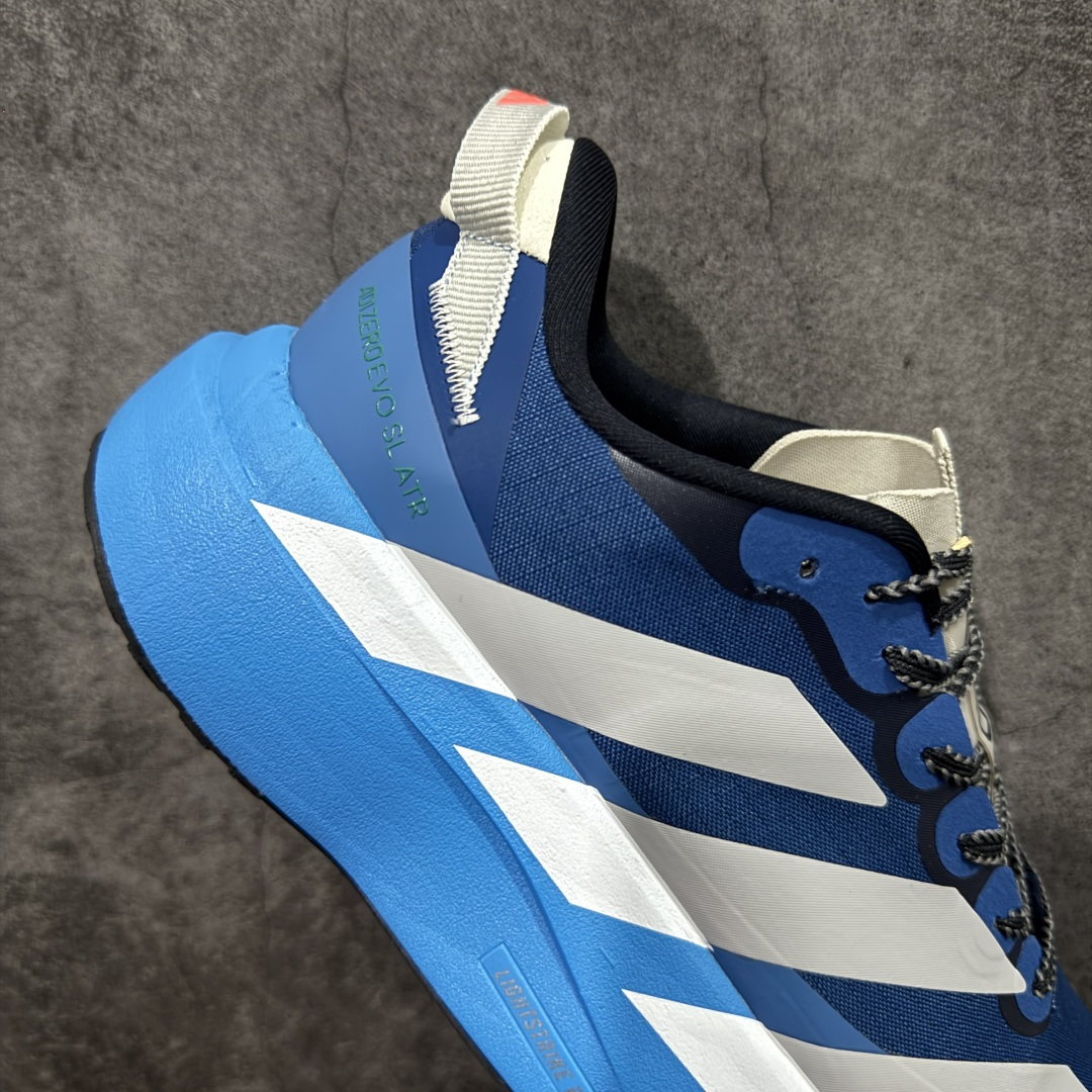 图片[7]-【TD版本】adidas Adizero Evo SL ATR 舒适百搭耐磨透气 低帮 马拉松训练竞速跑步鞋 男女款 Adizero Evo SL ATR跑步鞋是阿迪达斯推出的一款备受瞩目的户外超轻跑鞋。这款鞋以其超轻量化设计脱颖而出，成为跑者的理想选择，尤其适合竞速训练和日常训练。搭载了Lightstrike Pro技术的中底纤维泡棉，这一技术通过采用更轻盈、更富弹性的泡棉材质，为跑者提供了出色的缓震和回弹效果，让每一步都充满力量且轻松顺畅。无论是在长距离的慢跑还是高强度的冲刺跑中，都能感受到明显的缓震效果。外底采用Continental马牌橡胶，搭配1.5毫米鞋钉，结合独特的纹路设计，可在湿滑、泥泞等多种户外地形上提供可靠的抓地力，确保跑步安全稳定。Adizero Evo SL ATR的鞋面采用格子布梭织网眼布，兼具透气性和耐用性，能快速排出鞋内湿气，保持脚部干爽。同时，鞋头部位增加防泼水处理，可抵御轻度雨水或潮湿环境。鞋底的设计注重了耐磨性和抓地力的平衡。厚实的马牌橡胶大底不仅提供了稳定的支撑，还确保了在各种地面上的出色抓地效果。Adizero Evo SL ATR适合各种训练和日常穿着。无论是有氧慢跑、节奏跑还是速度训练，这款鞋都能提供令人满意的性能支撑。 货号：KK2716 尺码：36-45（36 36⅔ 37⅓ 38 38⅔ 39⅓ 40 40⅔ 41⅓ 42 42⅔ 43⅓ 44 44⅔ 45⅓）-选品中心
